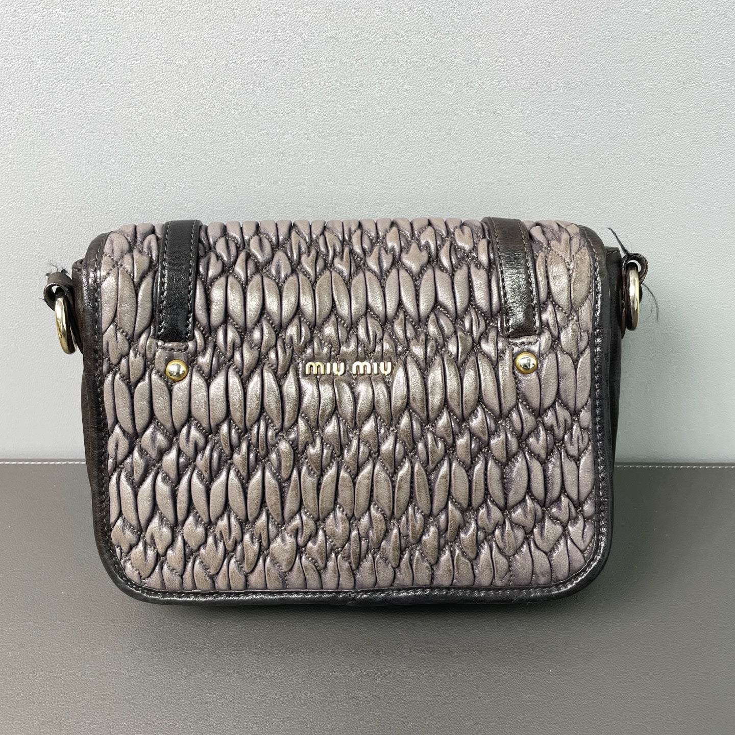 Miu Miu - Matelassé Messenger Shoulder Bag - Lambskin leather - Grey - (Small)