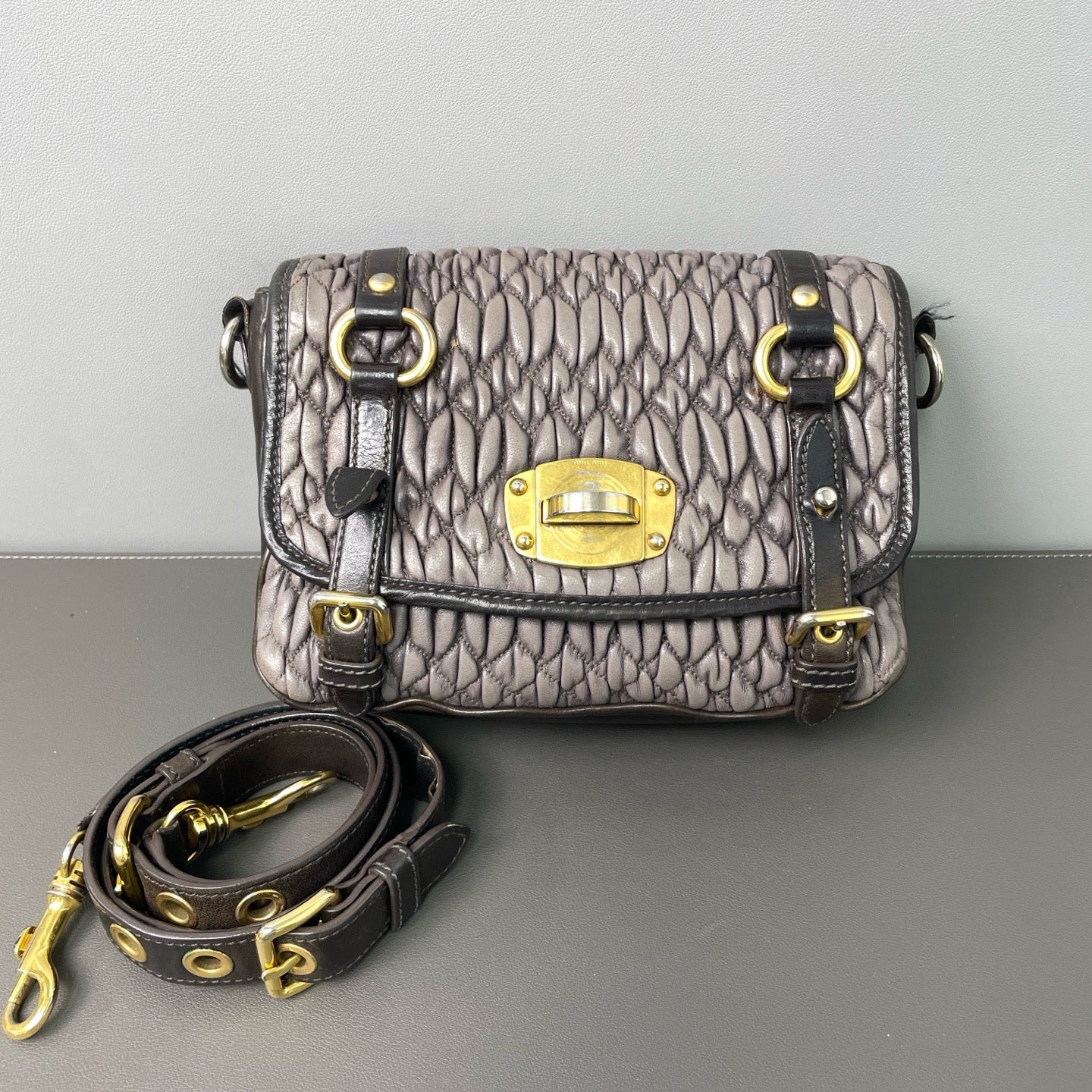 Miu Miu - Matelassé Messenger Shoulder Bag - Lambskin leather - Grey - (Small)