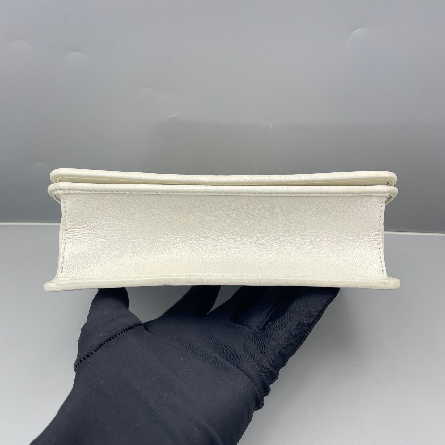 Miu Miu - Matelassé Pearl Chain Bag - Lambskin leather - White - (mini)