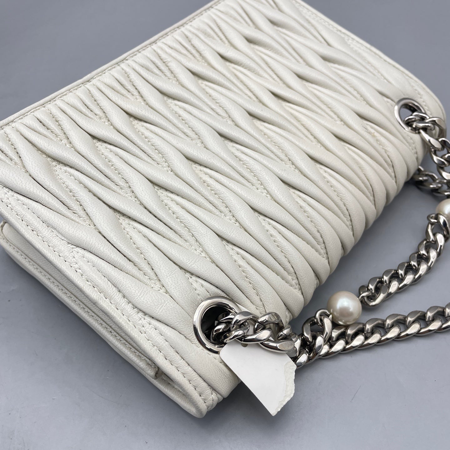 Miu Miu - Matelassé Pearl Chain Bag - Lambskin leather - White - (mini)