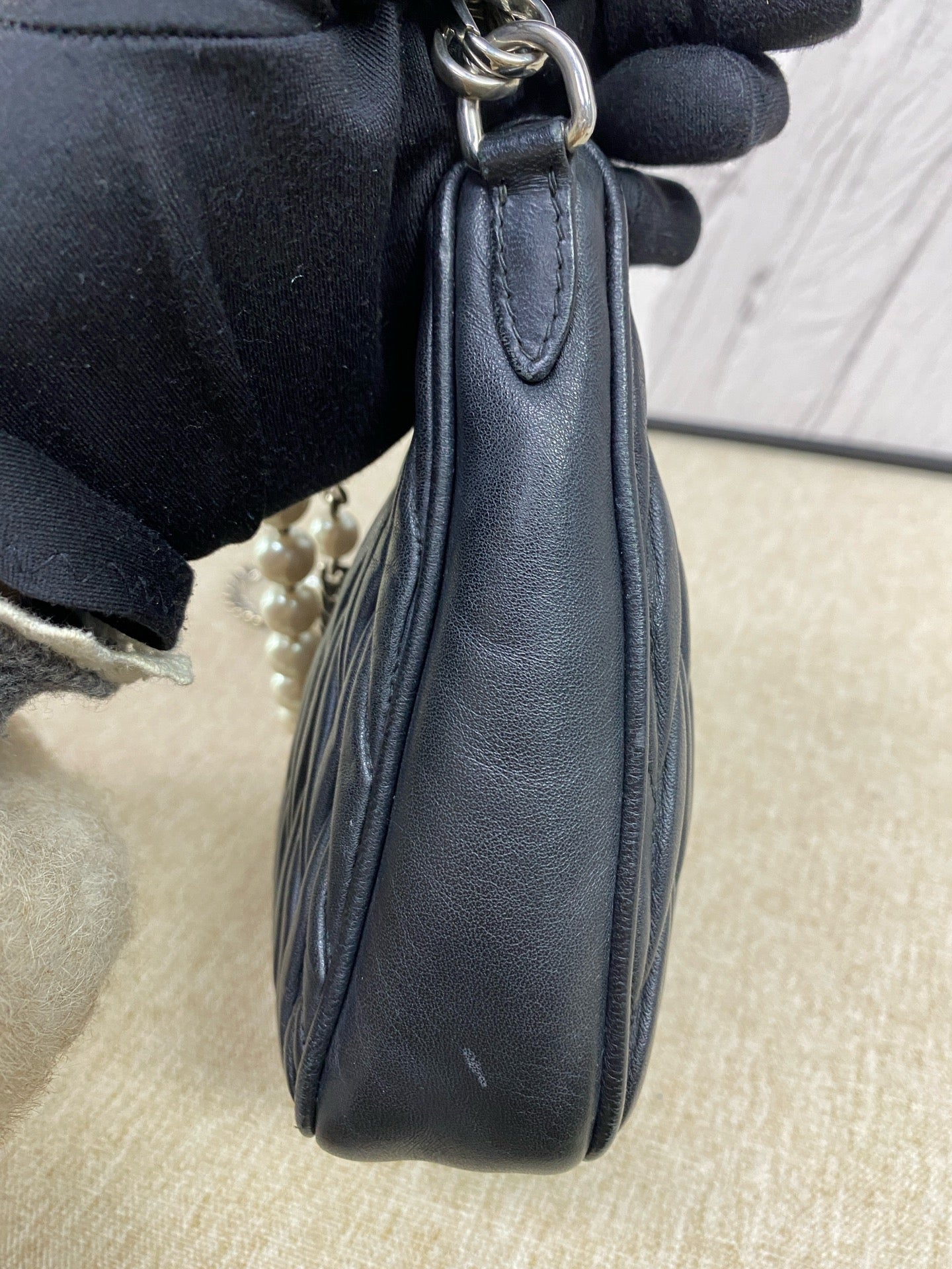 Miu Miu - Matelassé Pearl Chain Hobo Bag - Lambskin leather - Black - (mini)