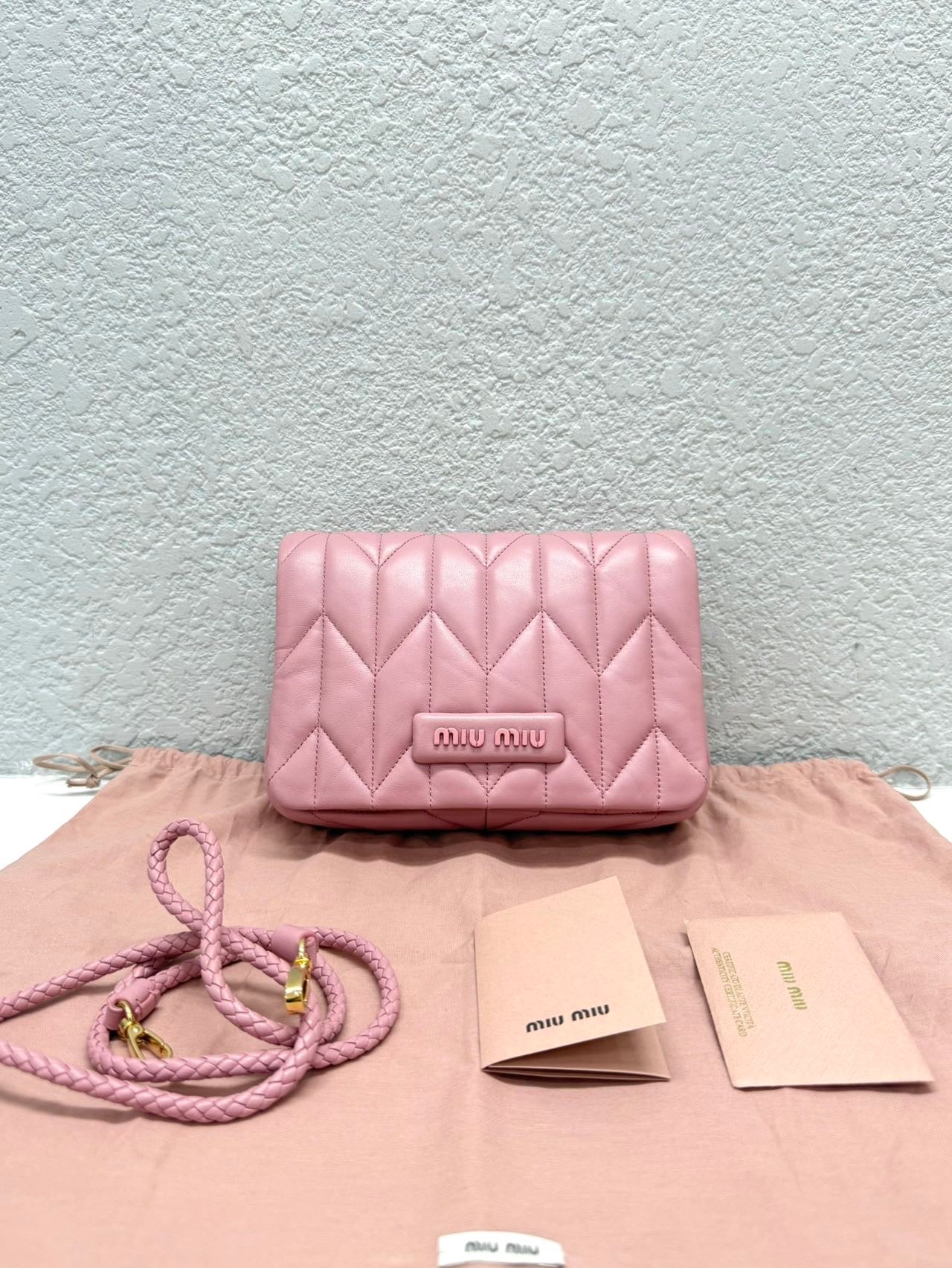 Miu Miu - Matelassé Quilted Crossbody Bag - Lambskin leather - Pink - (mini)