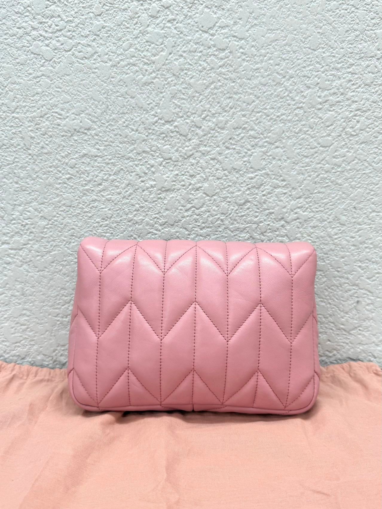 Miu Miu - Matelassé Quilted Crossbody Bag - Lambskin leather - Pink - (mini)