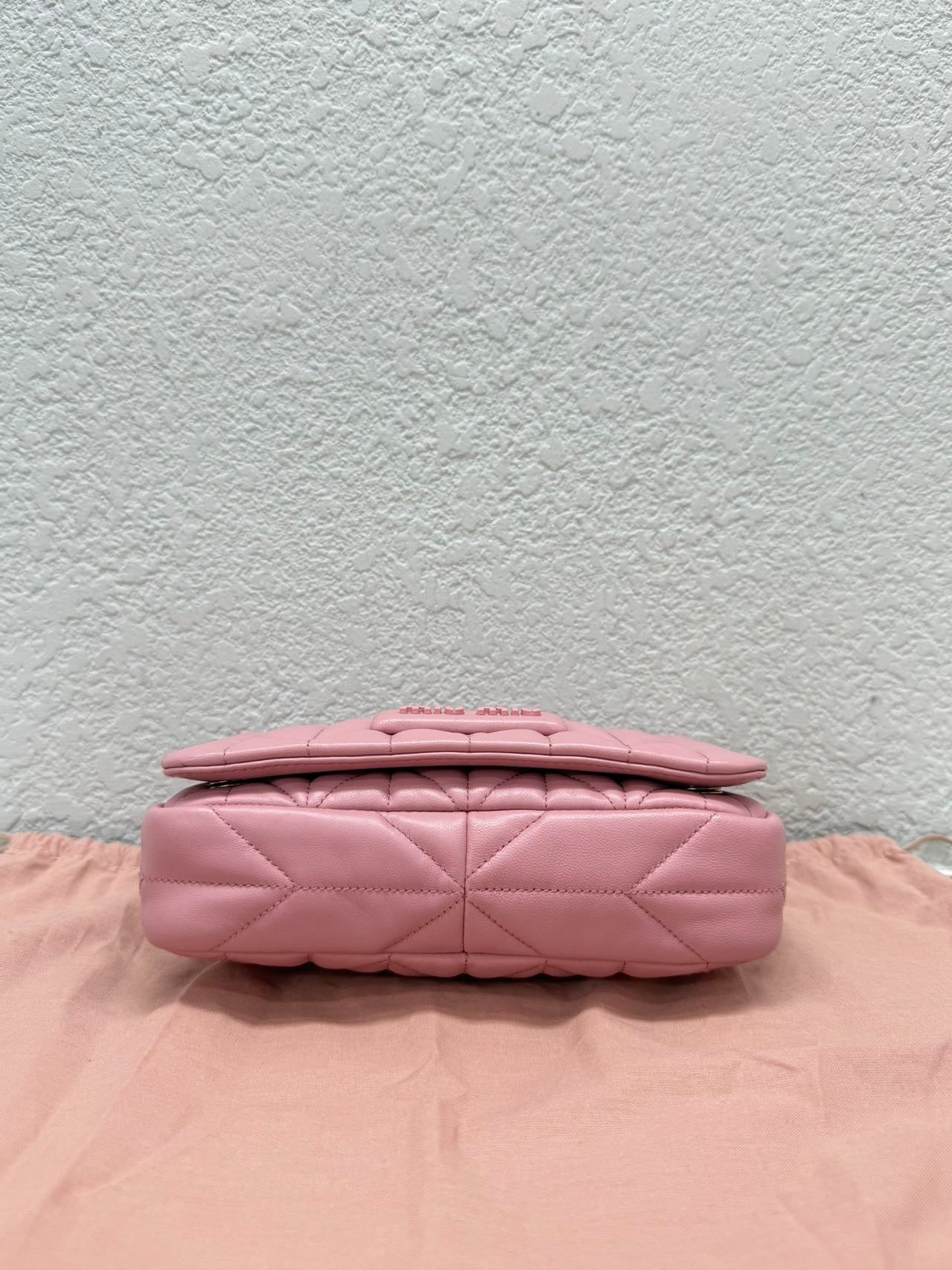 Miu Miu - Matelassé Quilted Crossbody Bag - Lambskin leather - Pink - (mini)