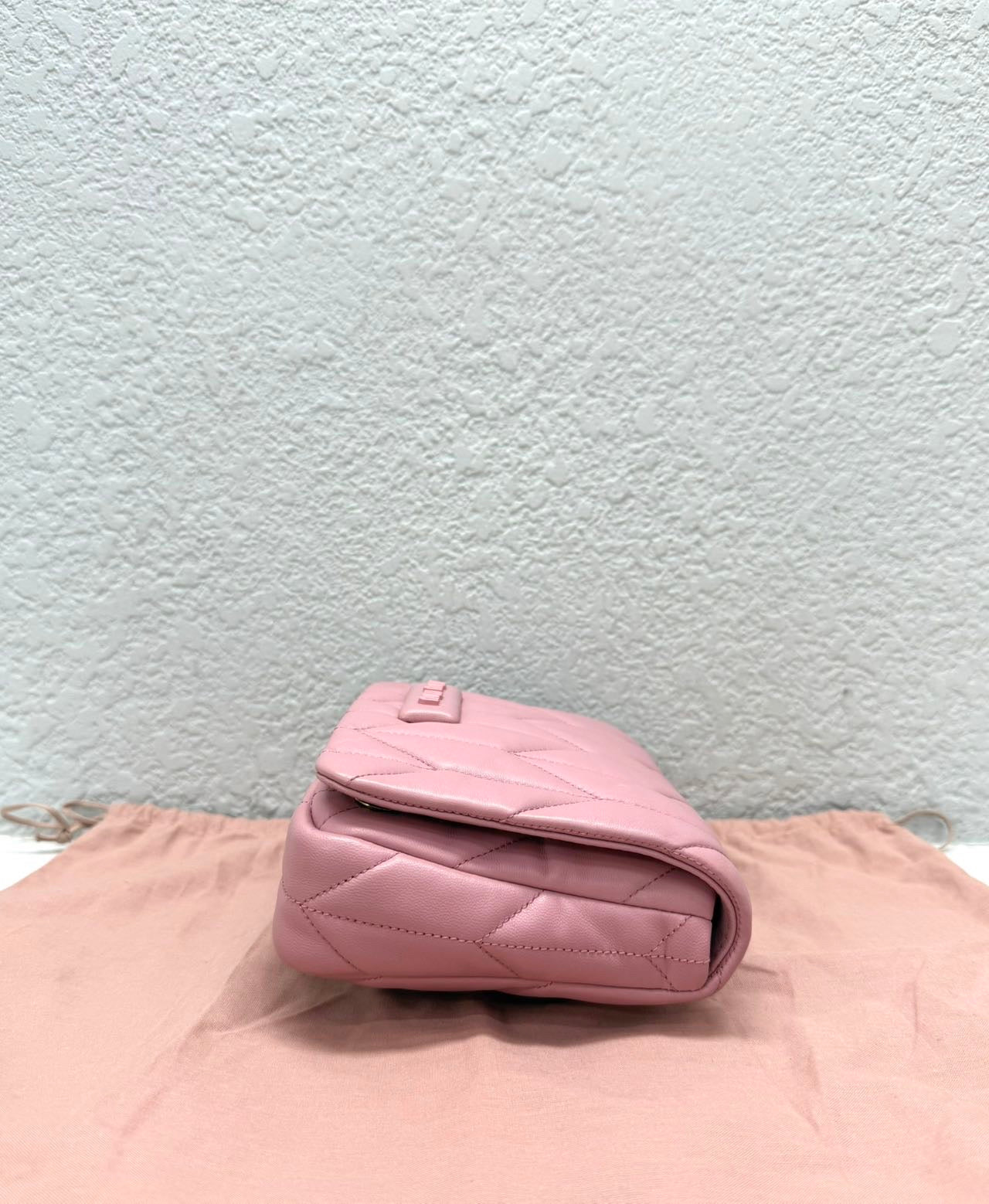 Miu Miu - Matelassé Quilted Crossbody Bag - Lambskin leather - Pink - (mini)