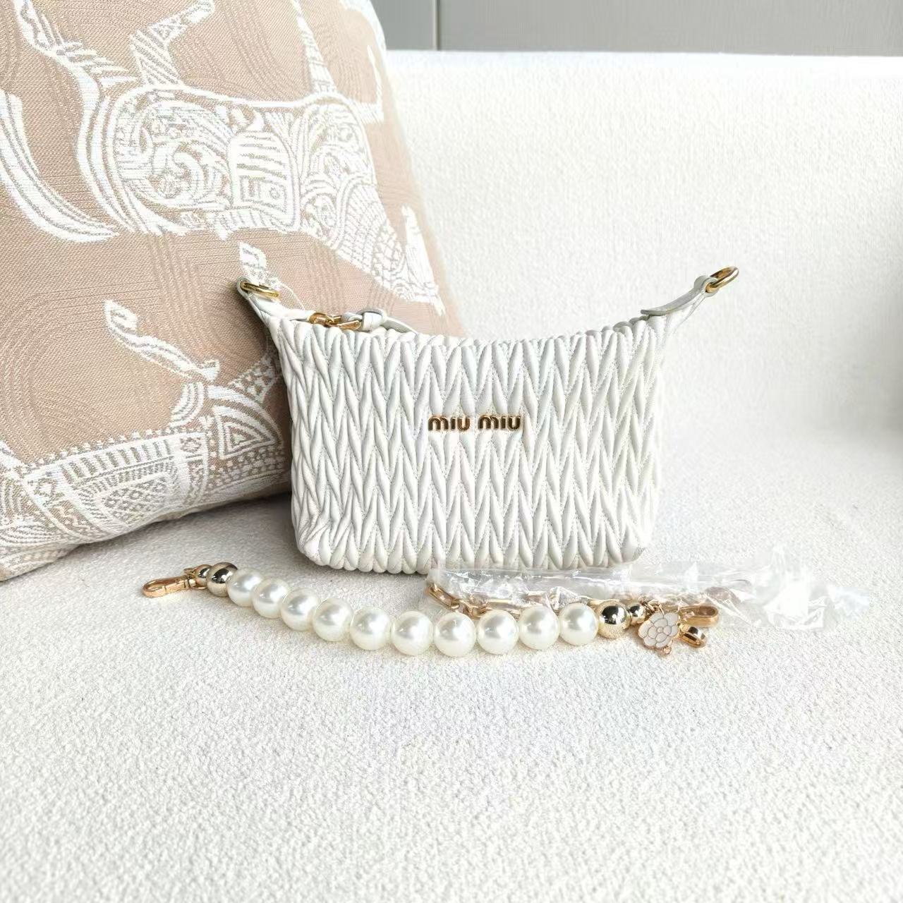 Miu Miu - Pleated Bento Bag - Lambskin leather - White with Gold-Tone Hardware - (mini)