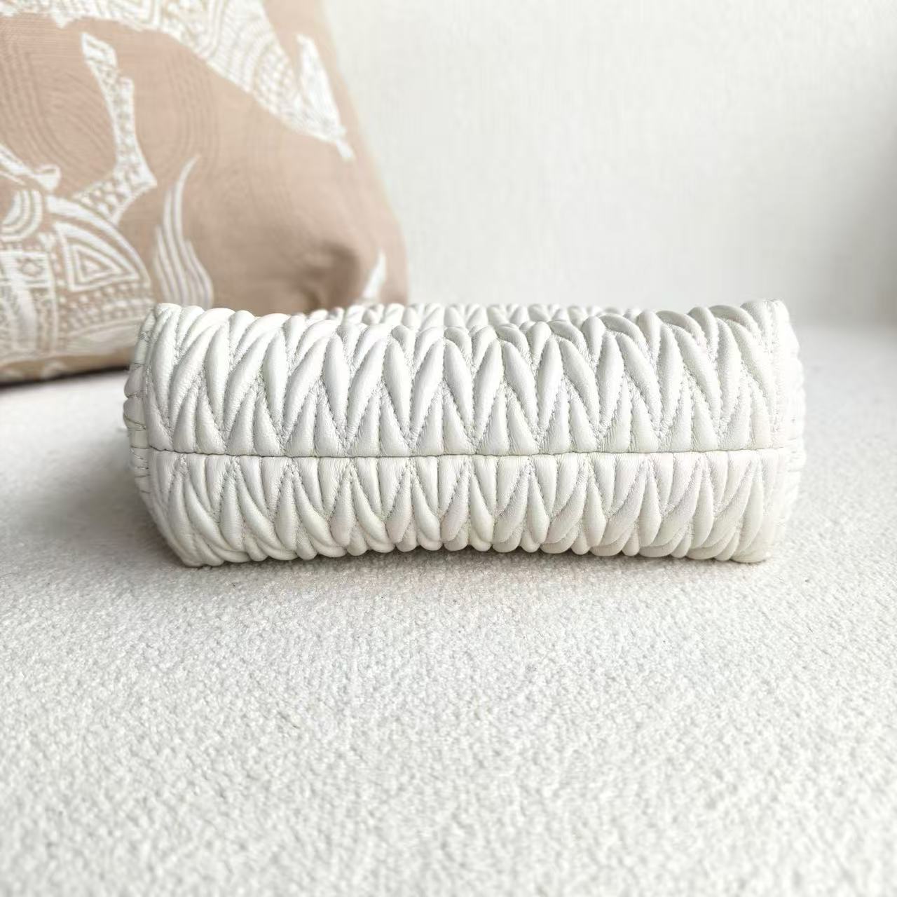 Miu Miu - Pleated Bento Bag - Lambskin leather - White with Gold-Tone Hardware - (mini)