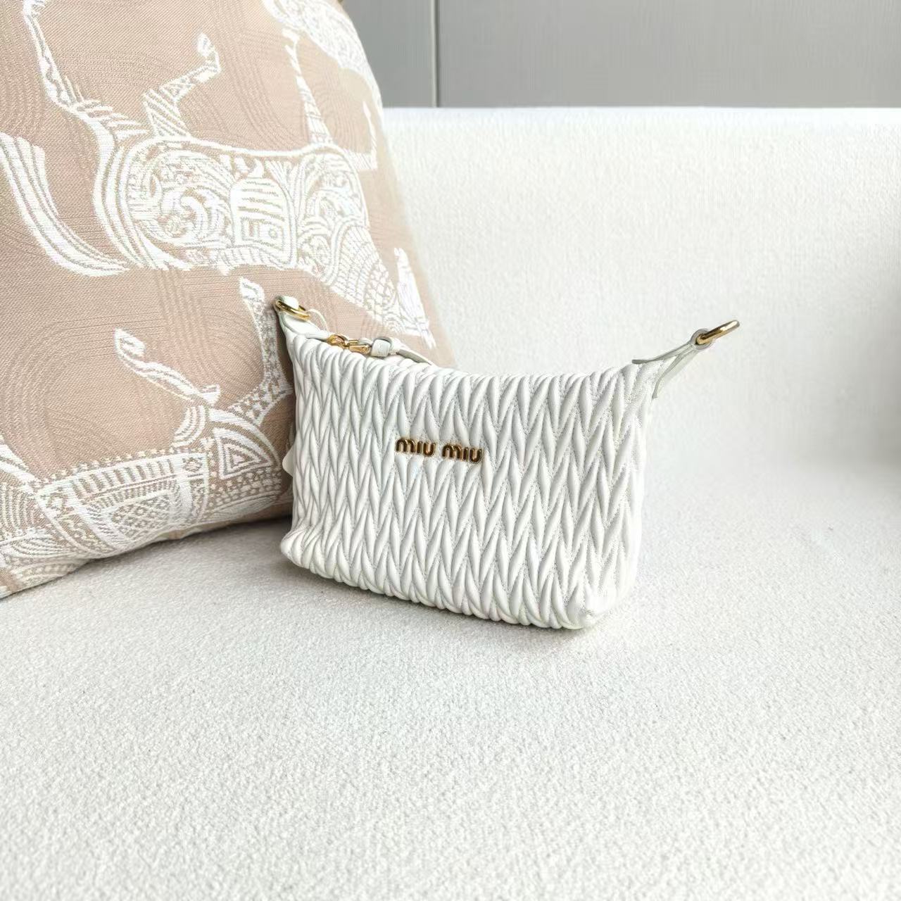 Miu Miu - Pleated Bento Bag - Lambskin leather - White with Gold-Tone Hardware - (mini)
