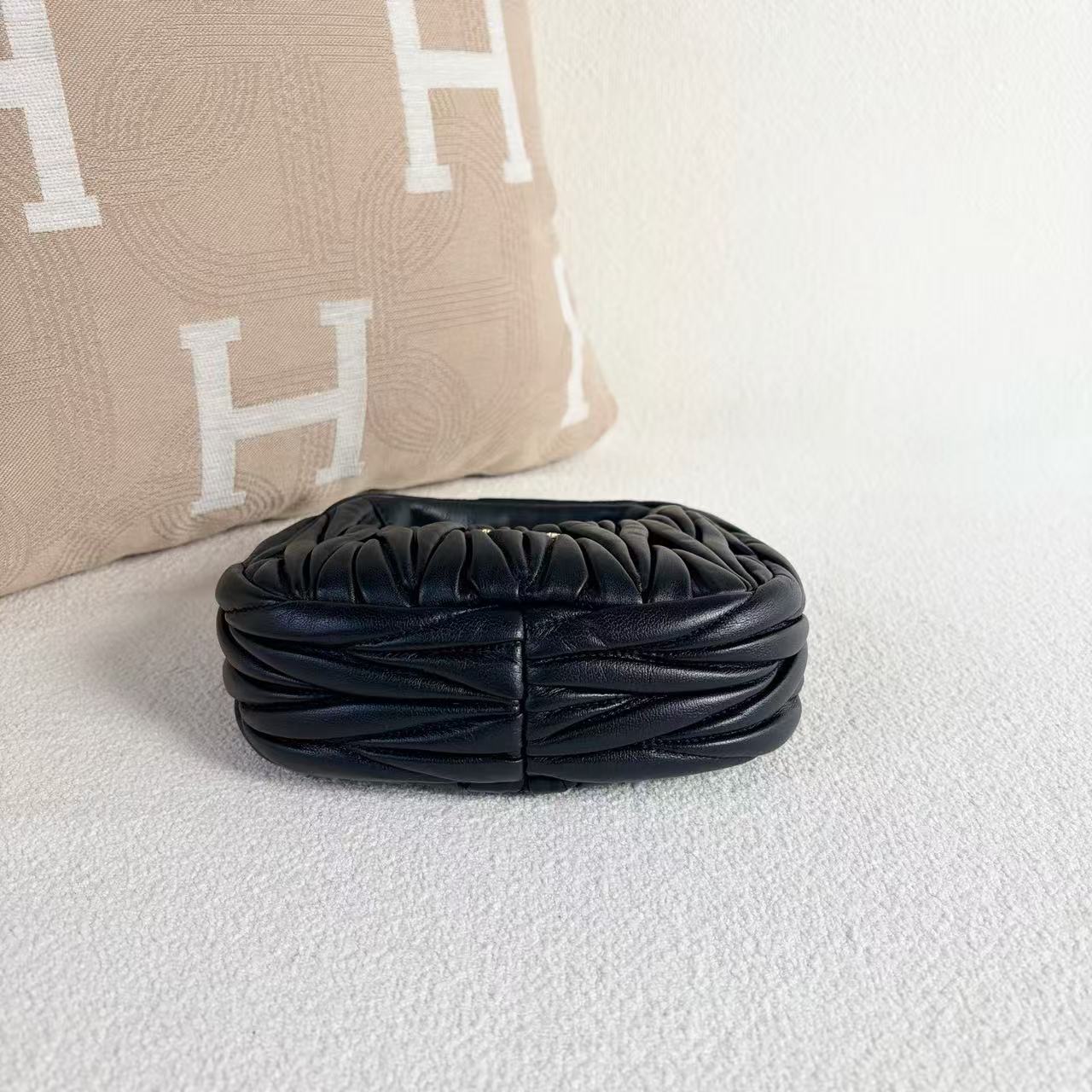 Miumiu - Wander Hobo Mini - Lambskin leather - Black - (mini)
