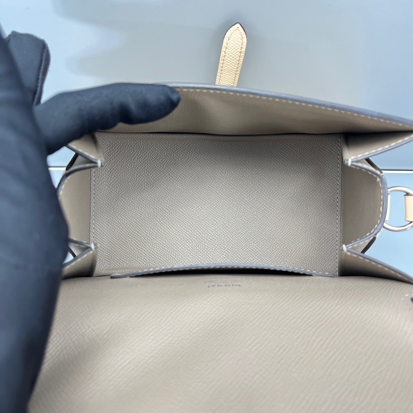 Moynat - Triangle Box Bag - Grained leather - Beige - (Small)