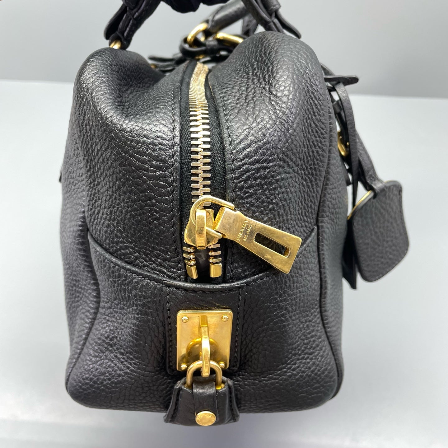 Prada - Boston Bag L7608 - Grained leather - Black - (medium)