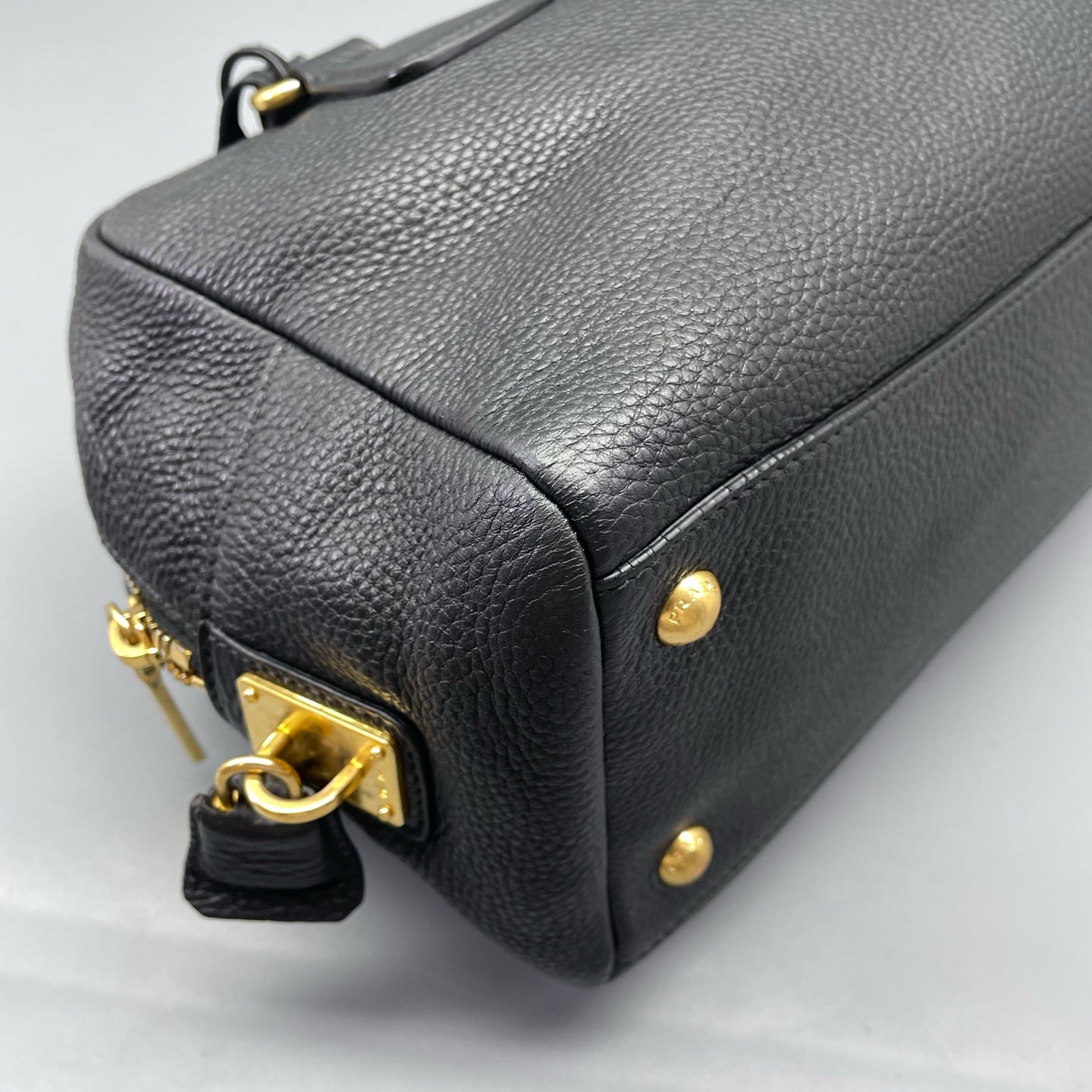 Prada - Boston Bag L7608 - Grained leather - Black - (medium)
