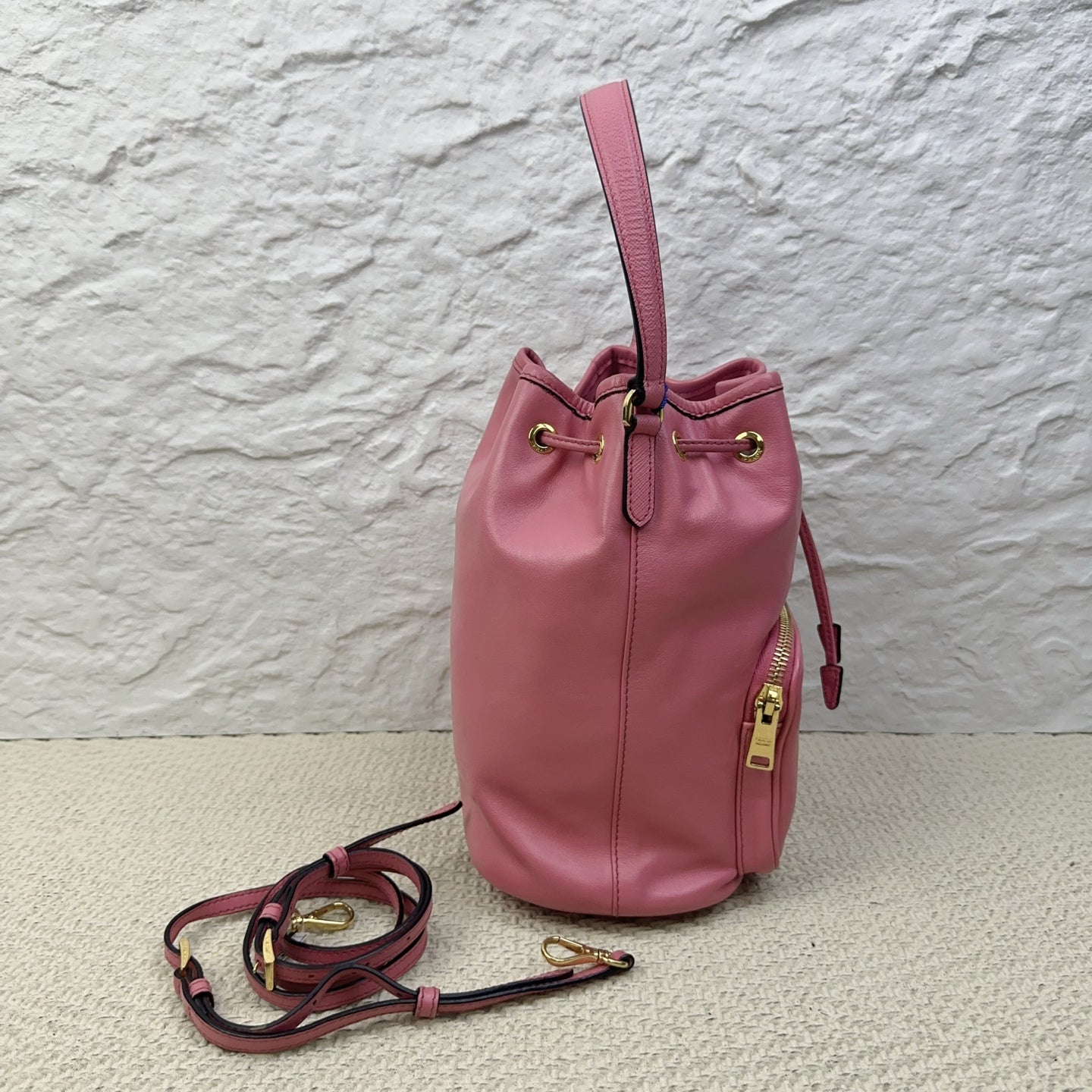 Prada - Bucket Bag - Leather - Pink - (medium)