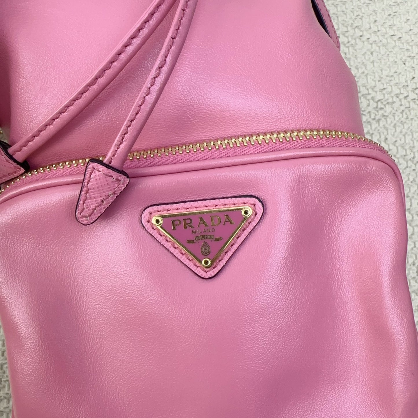 Prada - Bucket Bag - Leather - Pink - (medium)