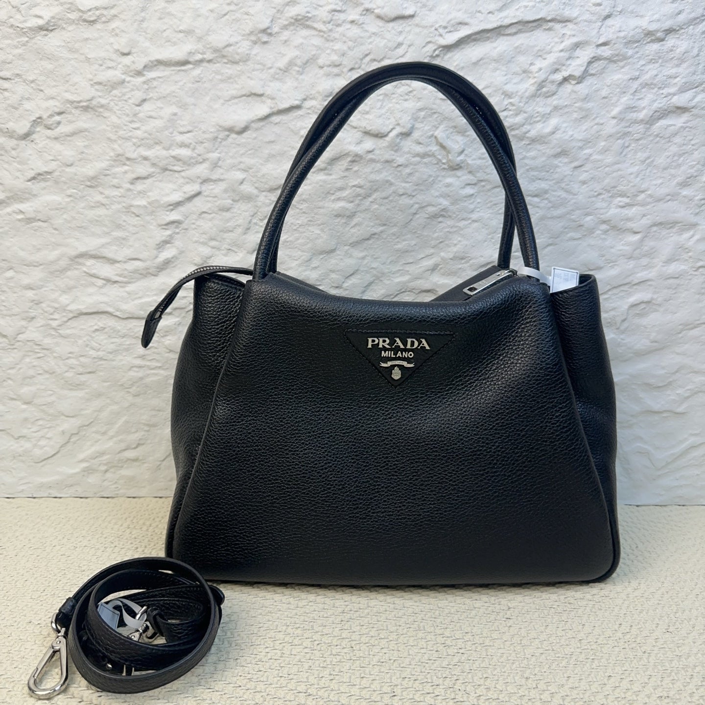 Prada - Cabas - Leather - Black - (medium)