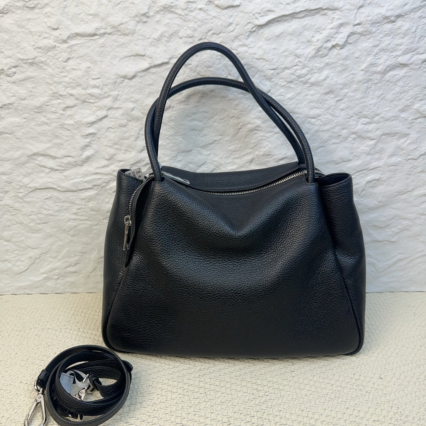 Prada - Cabas - Leather - Black - (medium)