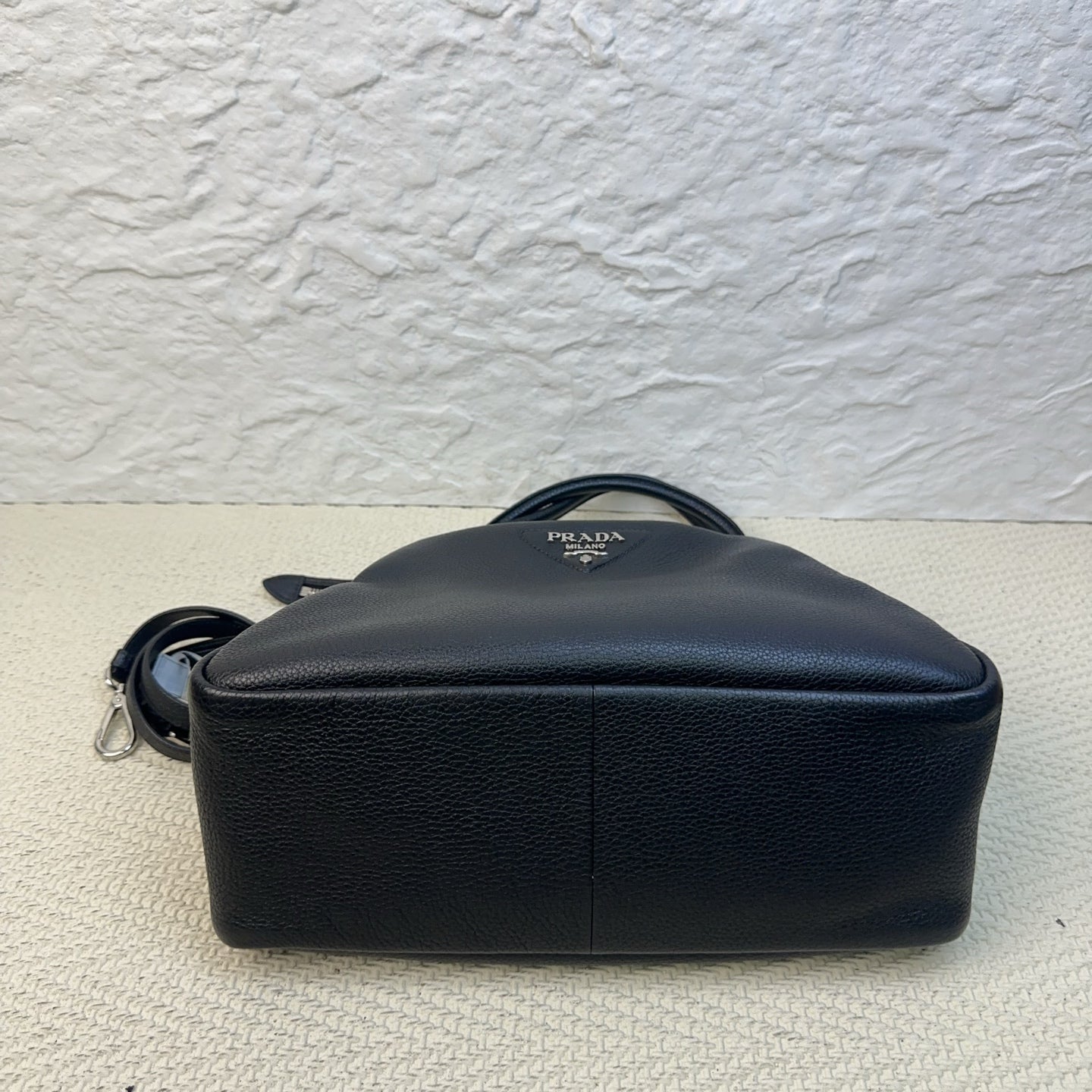 Prada - Cabas - Leather - Black - (medium)