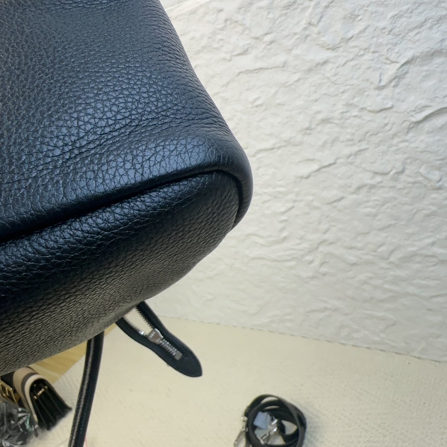 Prada - Cabas - Leather - Black - (medium)
