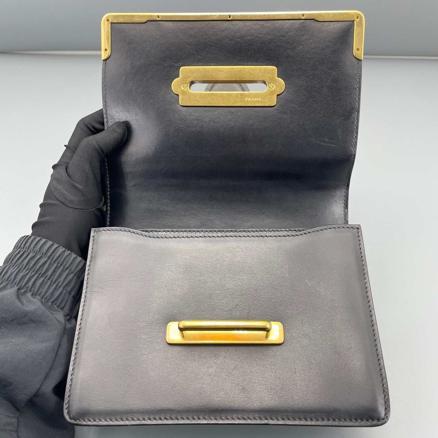 Prada - Cahier - Saffiano and smooth calf leather - Black with Gold-Tone Hardware - (Small)