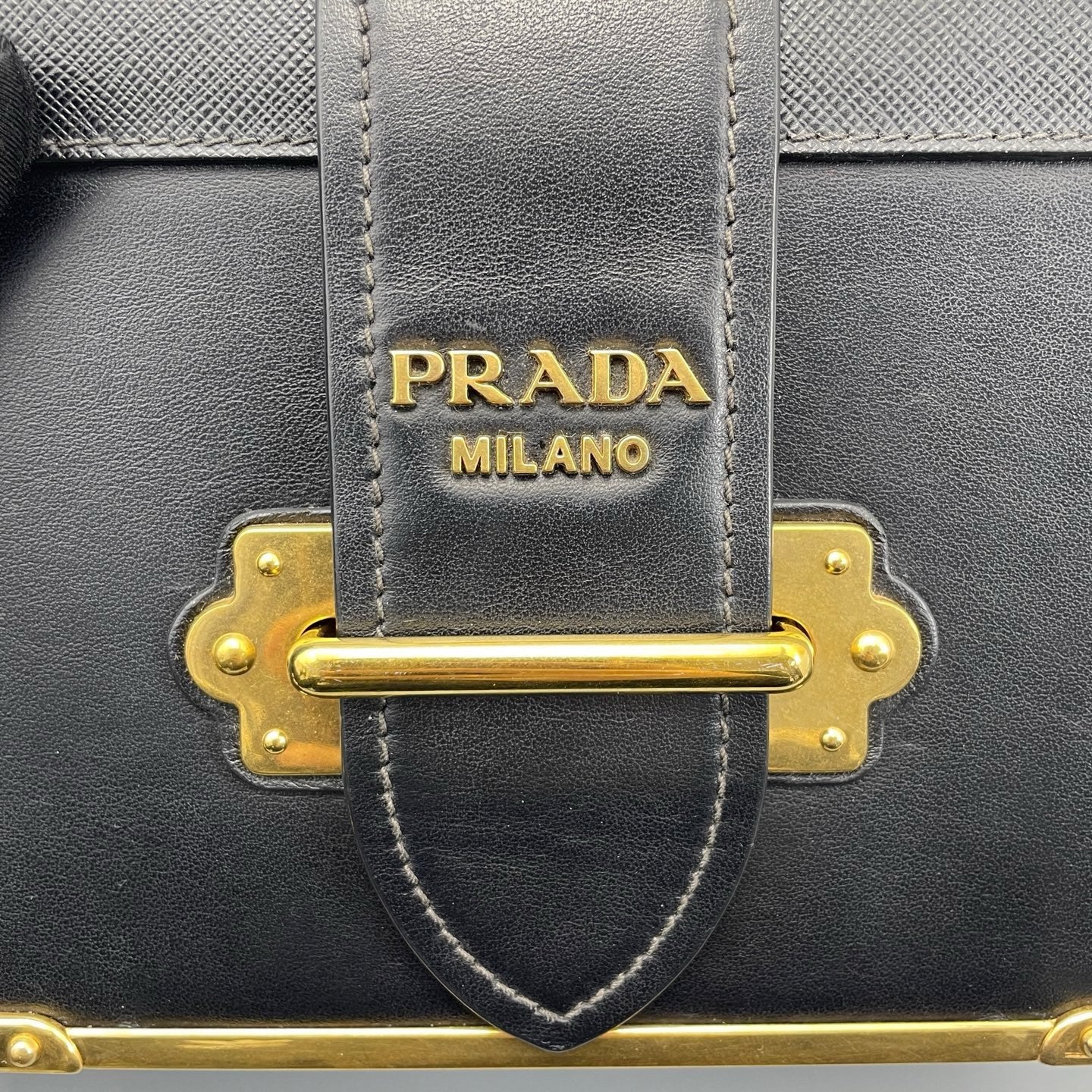 Prada - Cahier - Saffiano and smooth calf leather - Black with Gold-Tone Hardware - (Small)