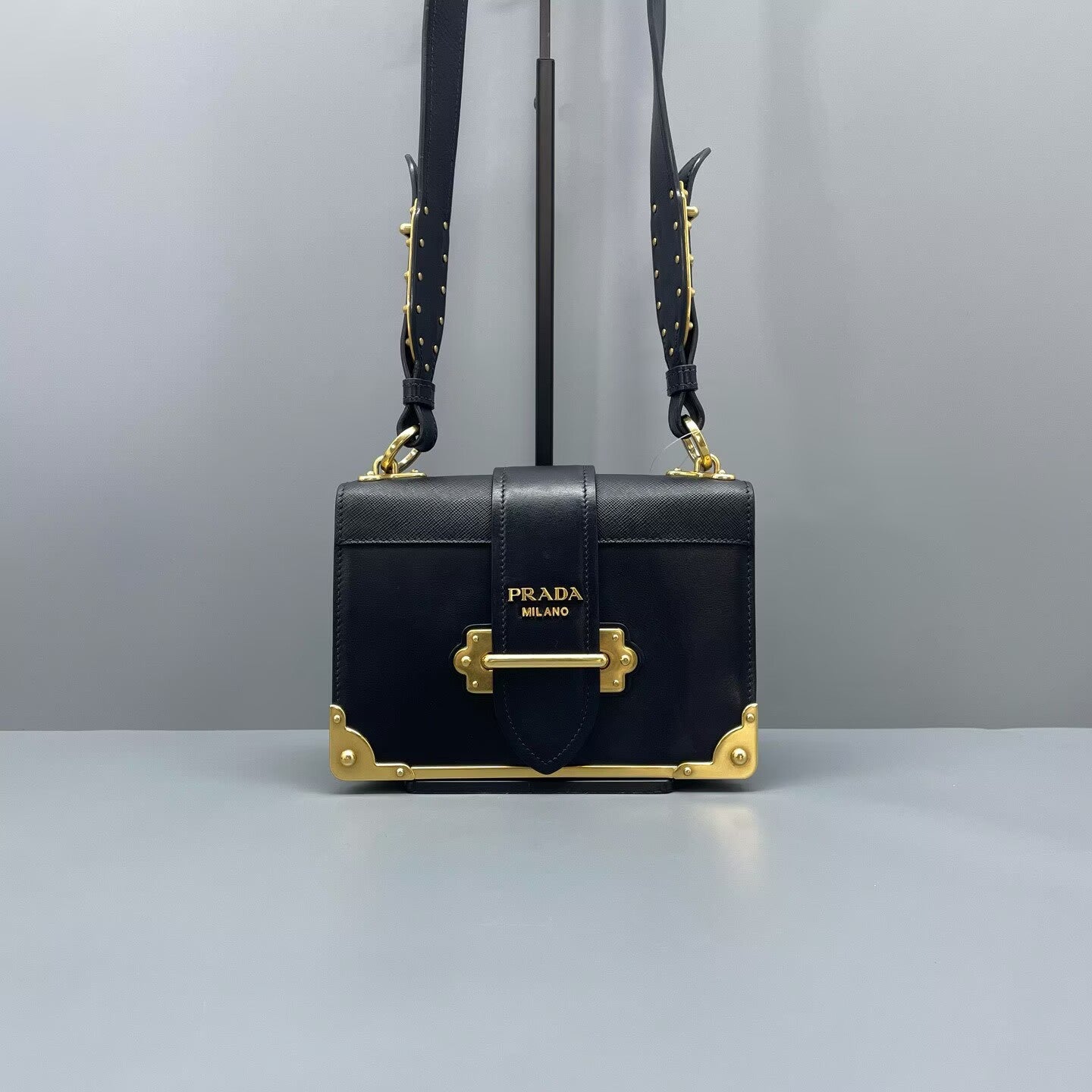 Prada - Cahier - Saffiano leather - Black with Gold-Tone Hardware - (Small)