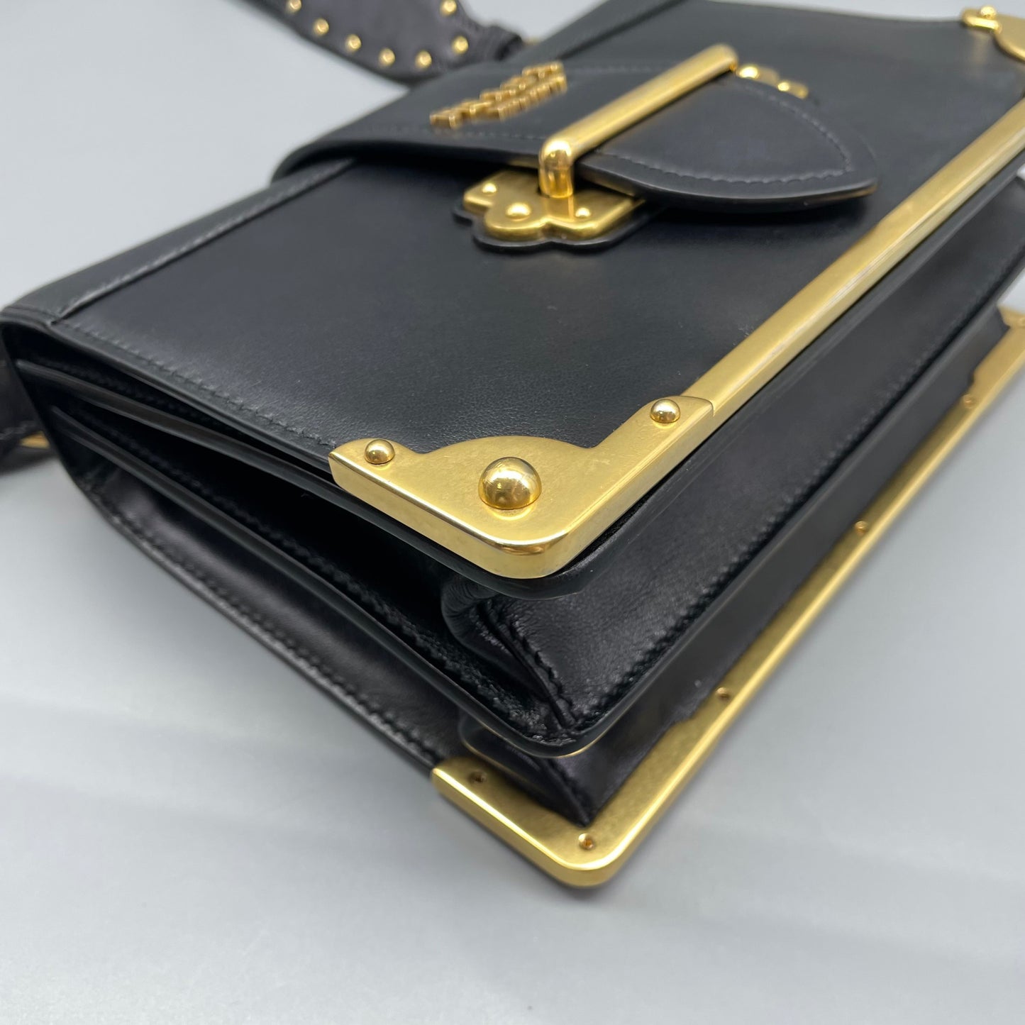 Prada - Cahier - Saffiano leather - Black with Gold-Tone Hardware - (Small)