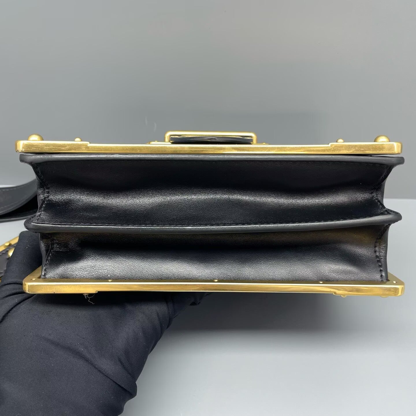Prada - Cahier - Saffiano leather - Black with Gold-Tone Hardware - (Small)