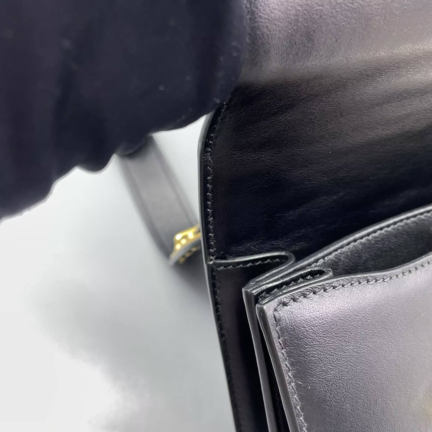 Prada - Cahier - Saffiano leather - Black with Gold-Tone Hardware - (Small)