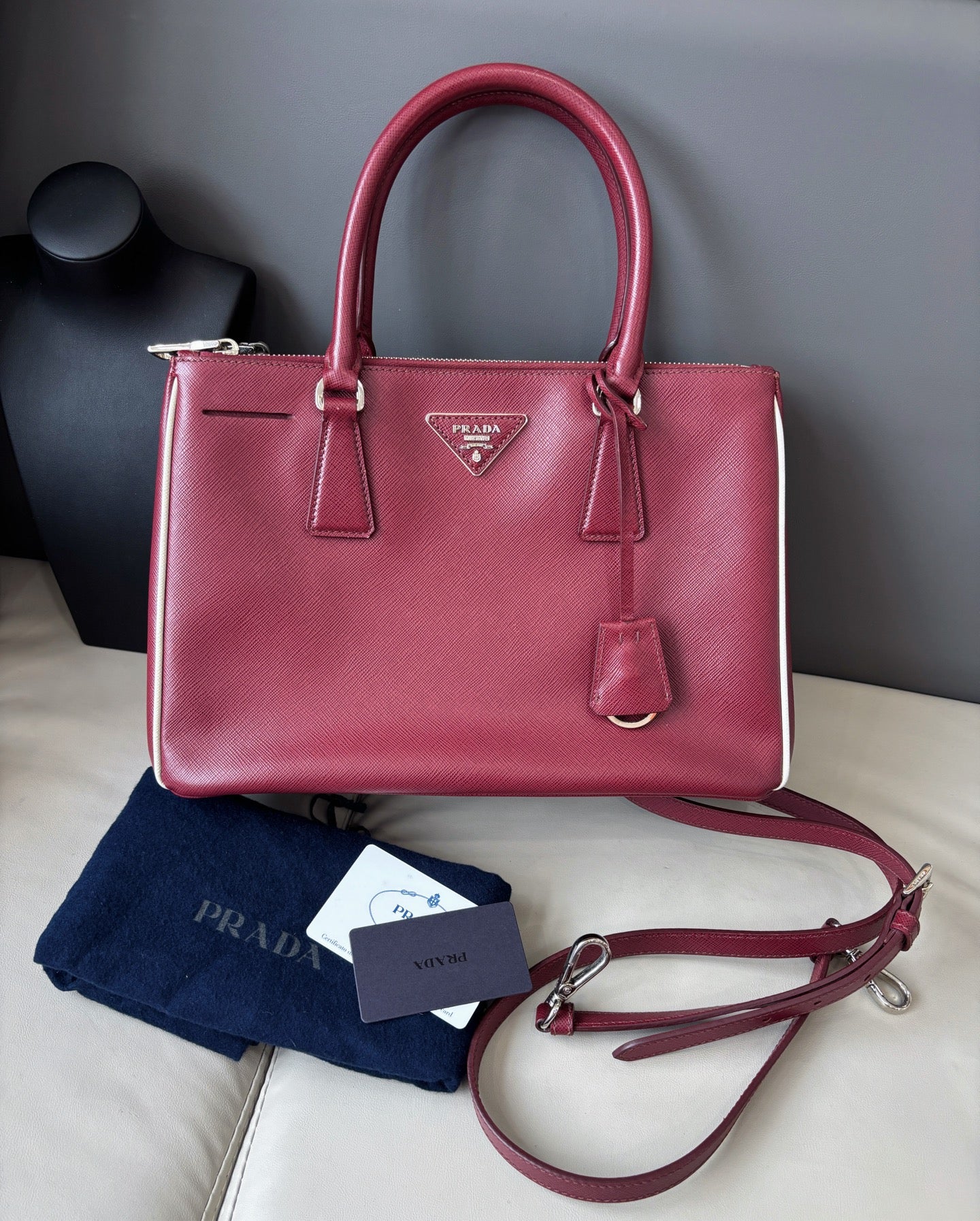 Prada - Galeria Tote - Leather - Burgundy - (medium)
