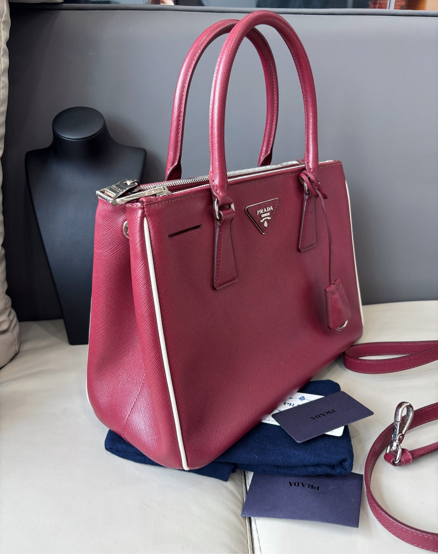Prada - Galeria Tote - Leather - Burgundy - (medium)