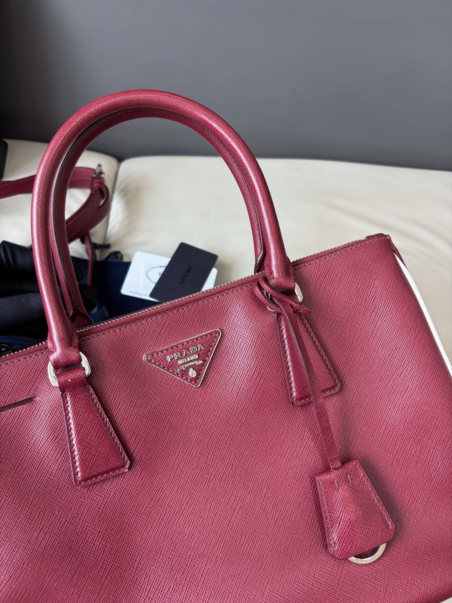 Prada - Galeria Tote - Leather - Burgundy - (medium)