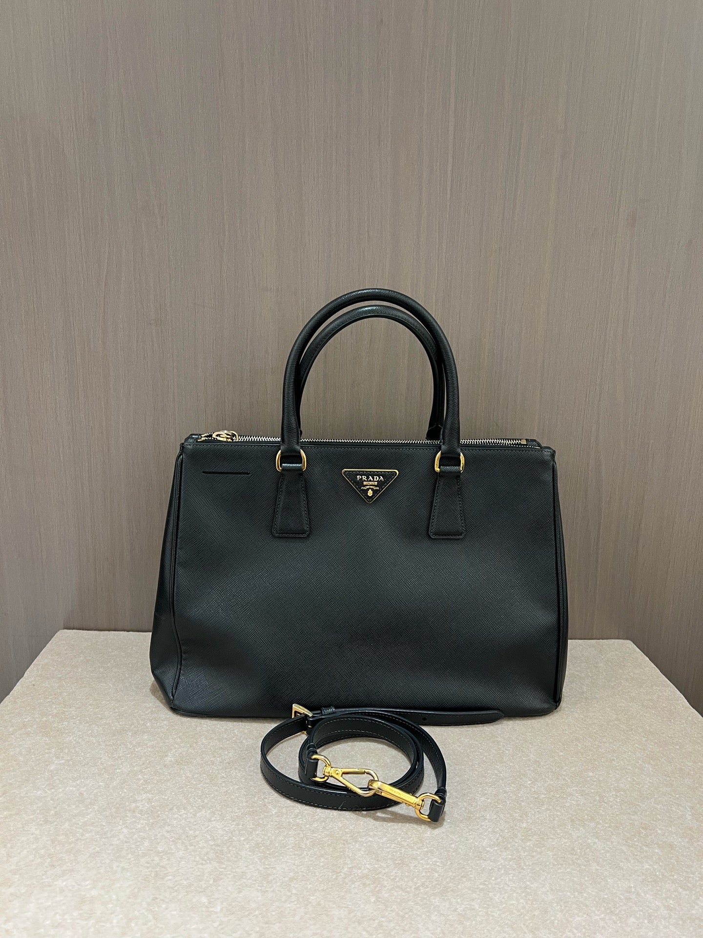 Prada - Galleria - Leather - Black - (large)