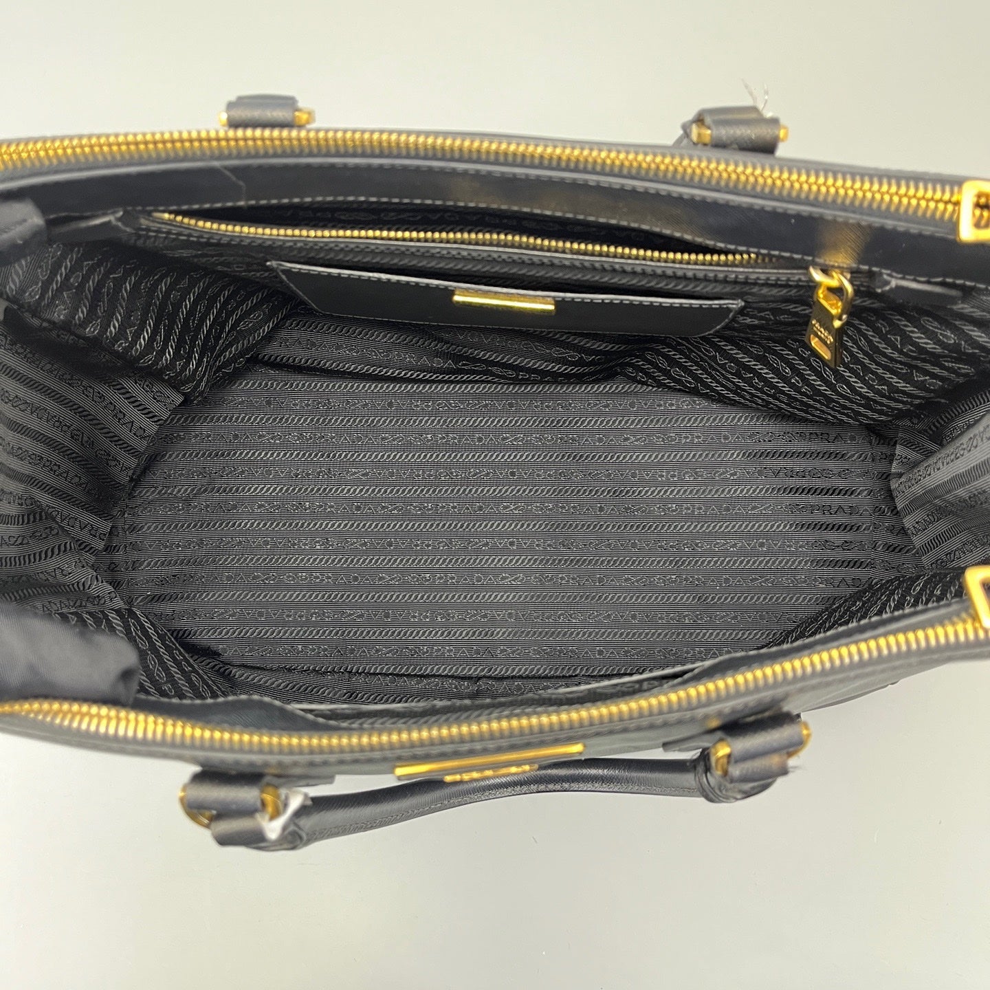 Prada - Galleria - Leather - Black - (large)