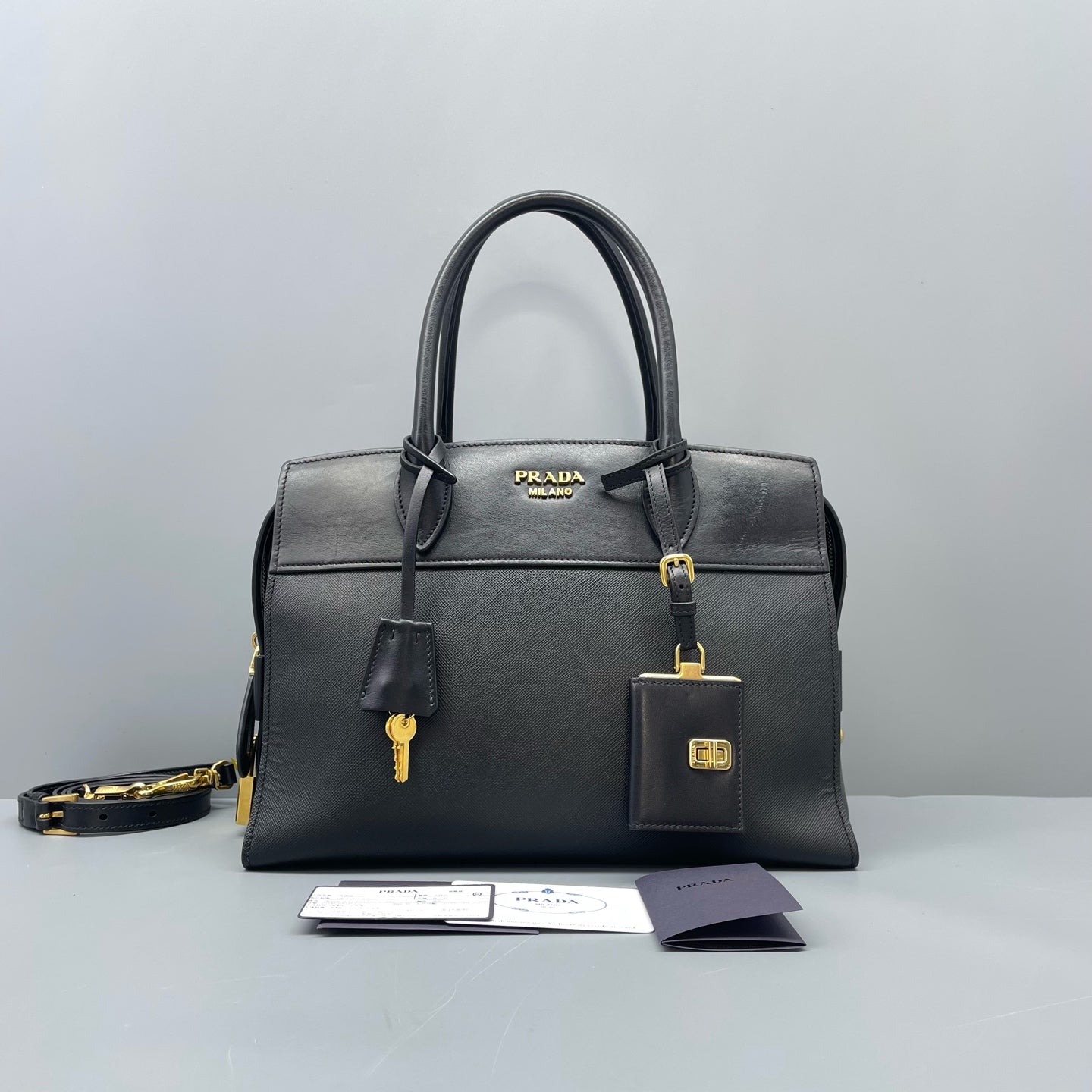 Prada - Galleria - Leather - Black - (medium)