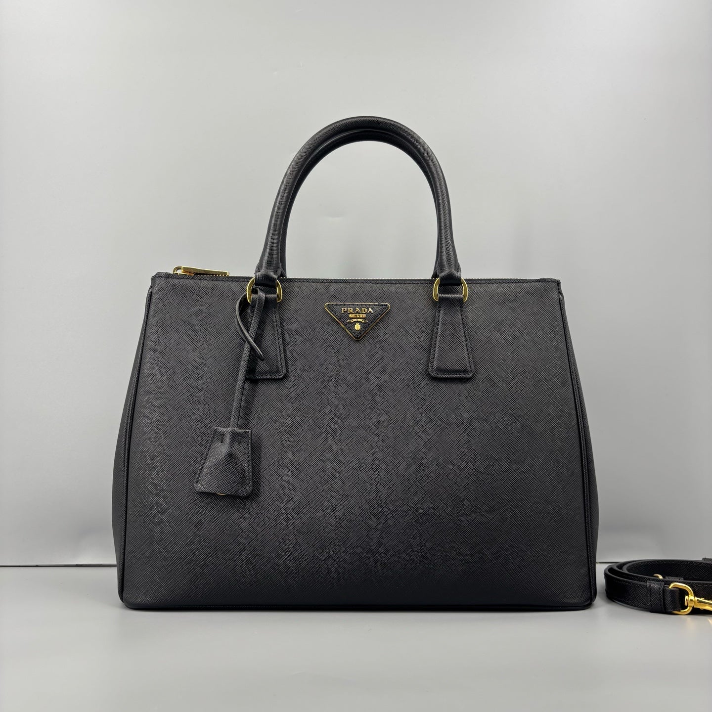 Prada - Galleria - Leather - Black - (medium)