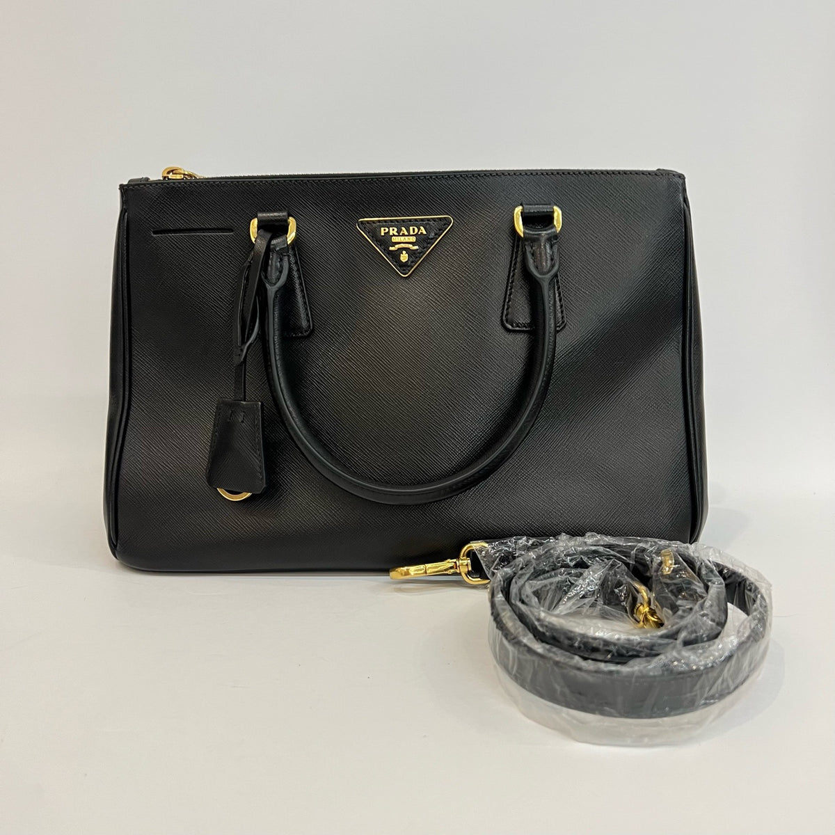 Prada - Galleria - Leather - Black - (medium)