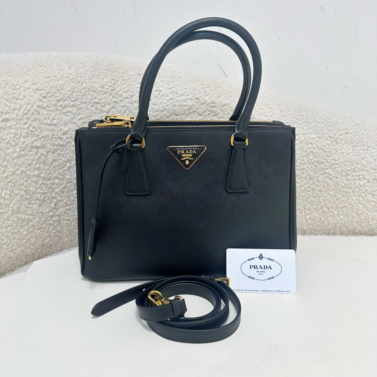 Prada - Galleria - Leather - Black - (medium)