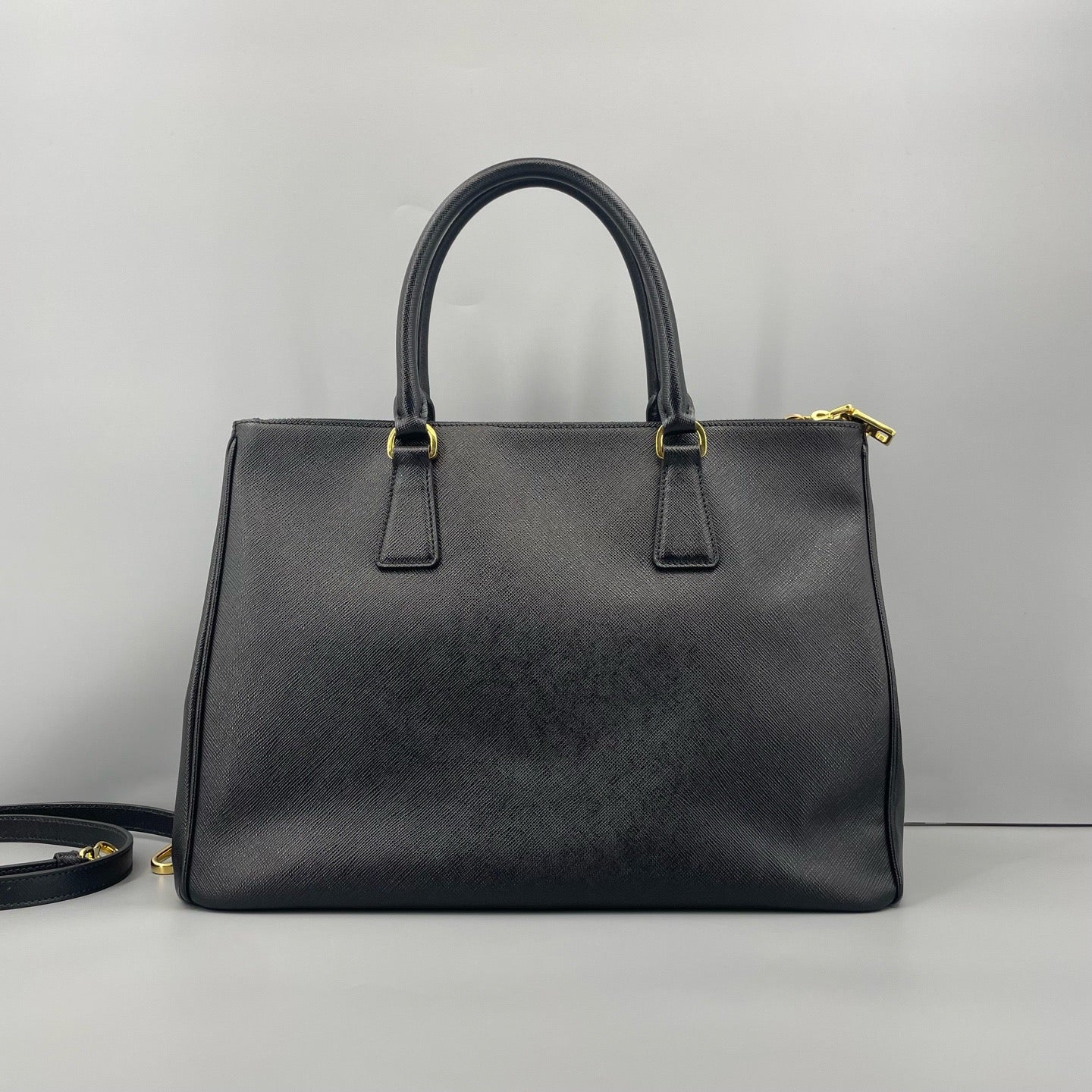 Prada - Galleria - Leather - Black - (medium)