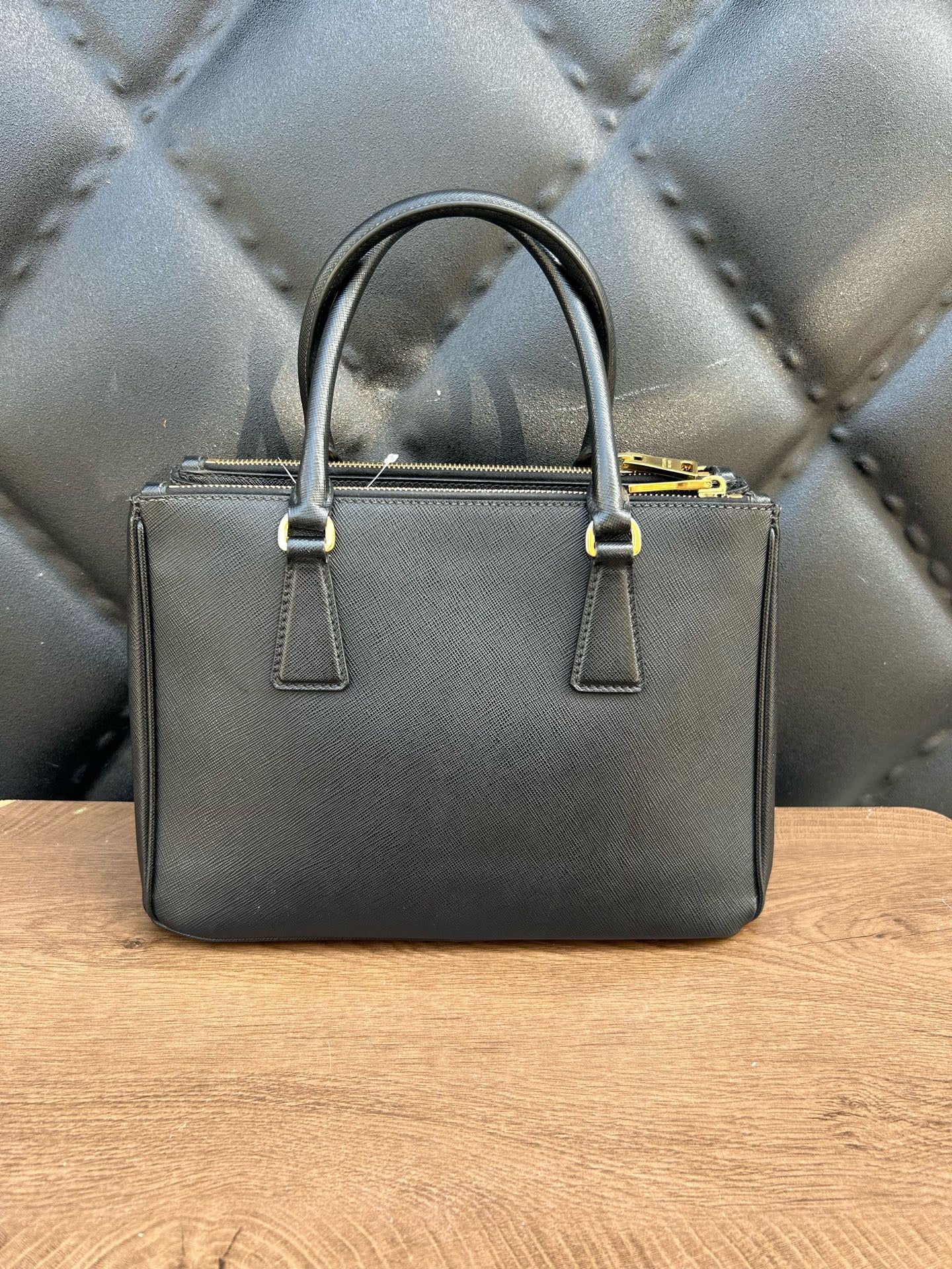 Prada - Galleria - Leather - Black - (medium)