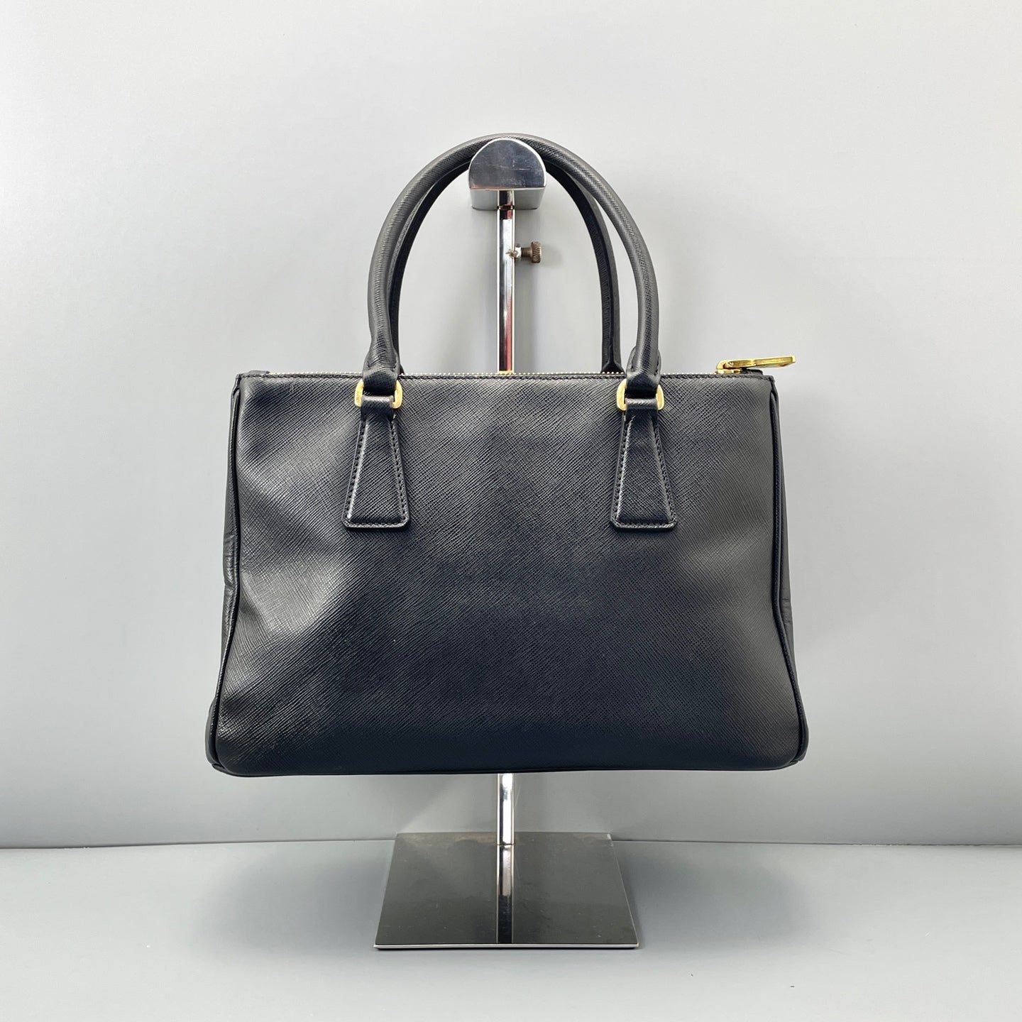 Prada - Galleria - Leather - Black - (Medium)