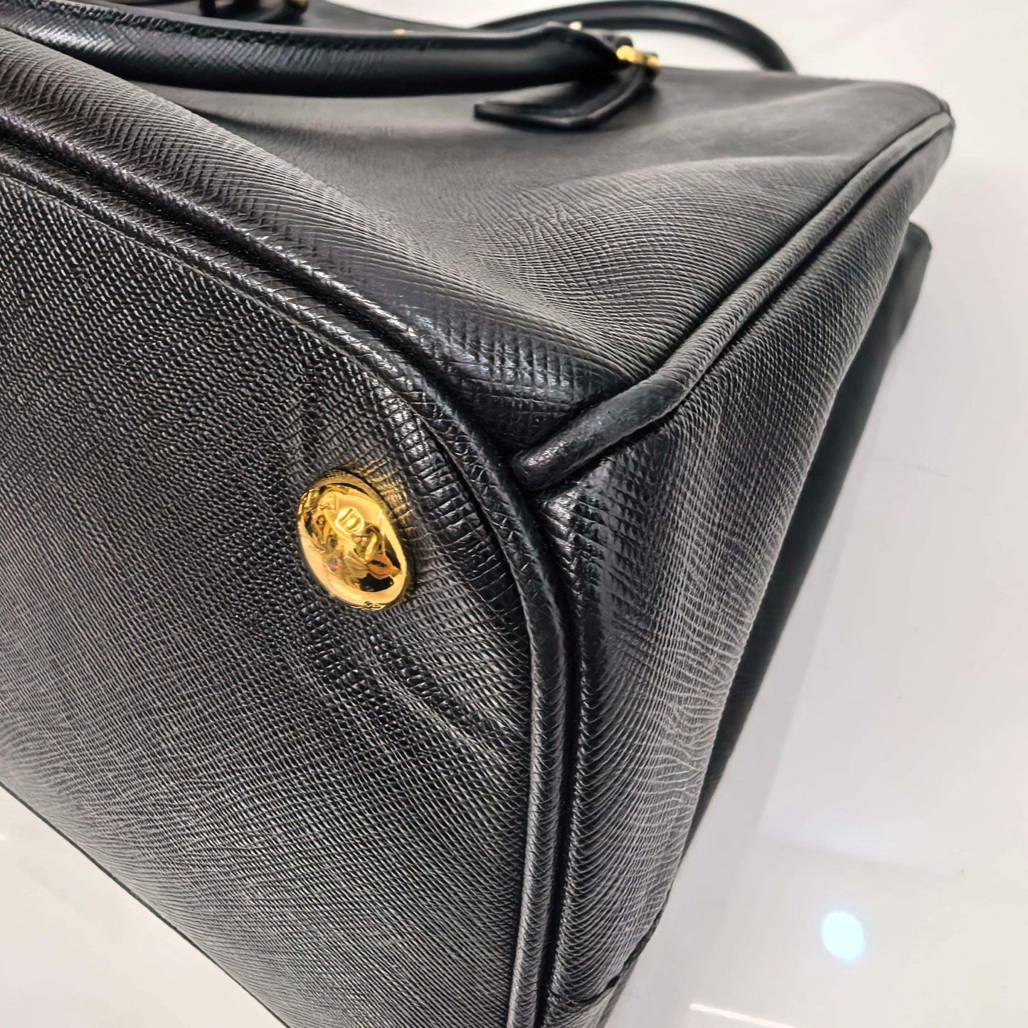 Prada - Galleria - Leather - Black - (medium)