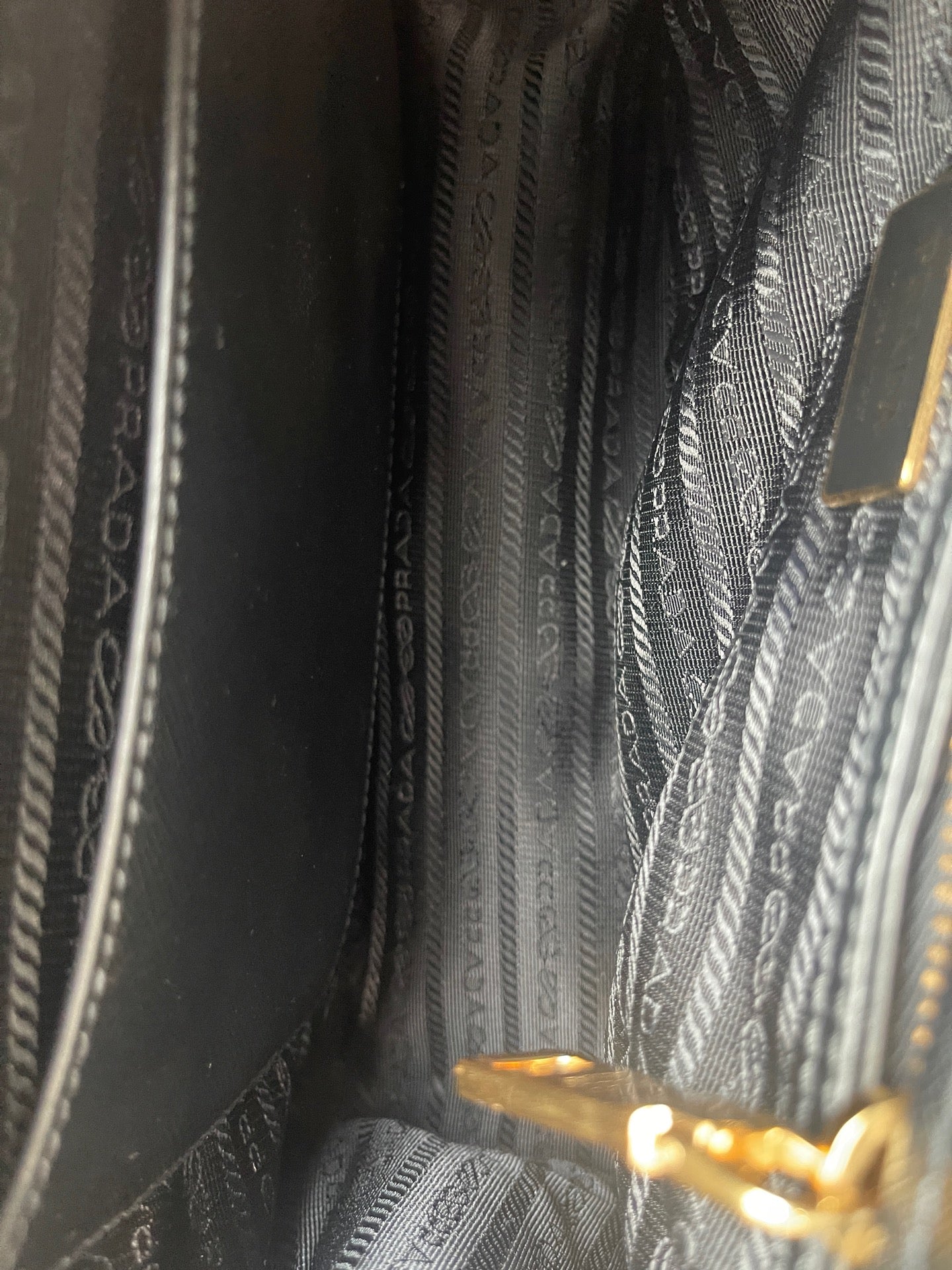 Prada - Galleria - Leather - Black - (Medium)