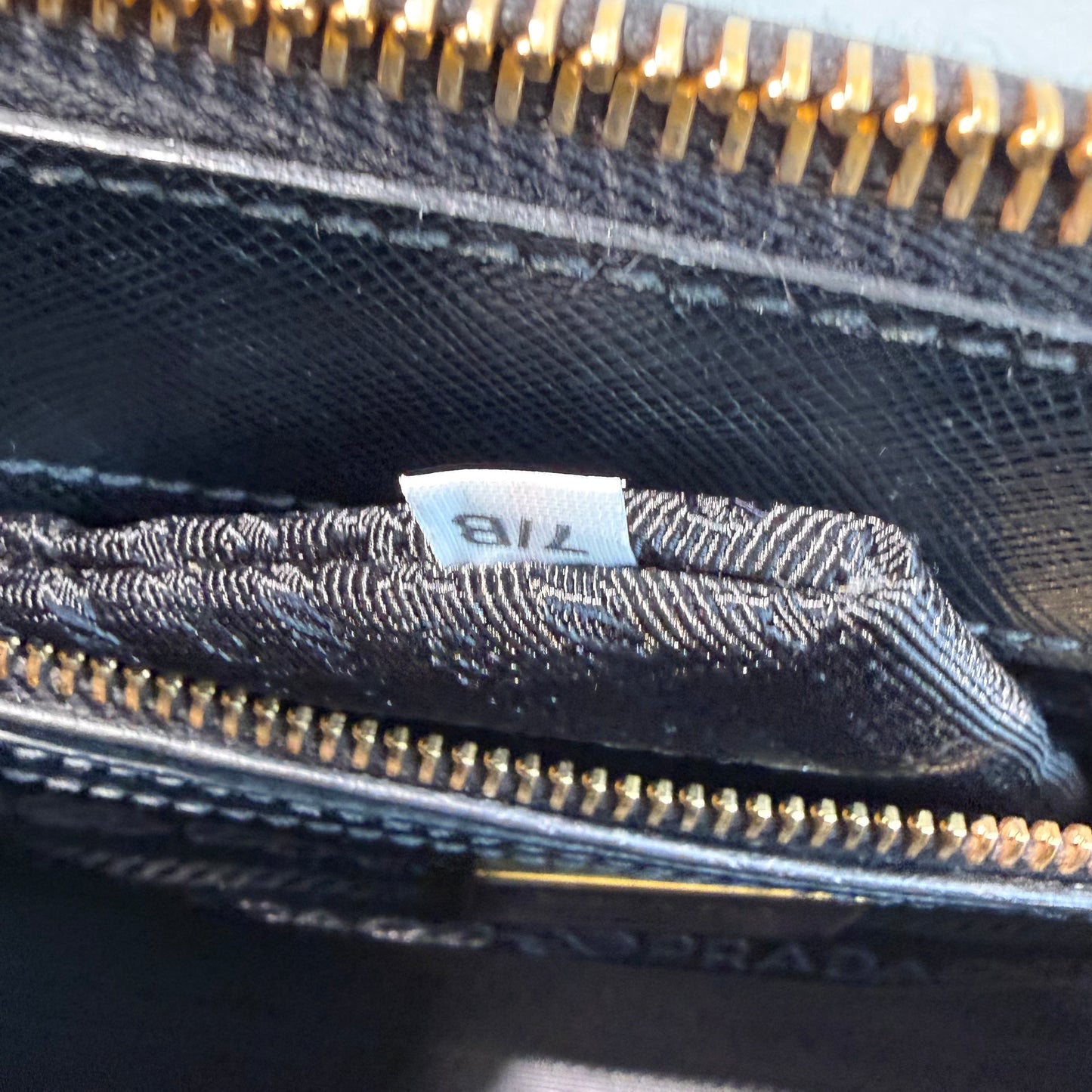 Prada - Galleria - Leather - Black - (medium)