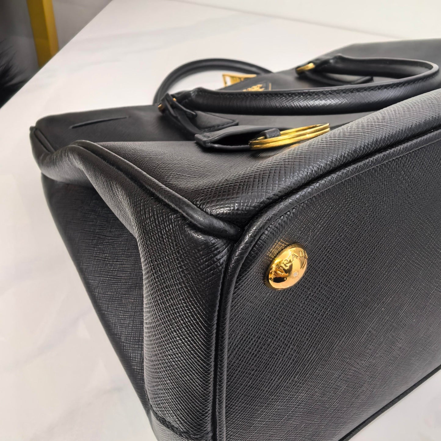 Prada - Galleria - Leather - Black - (medium)