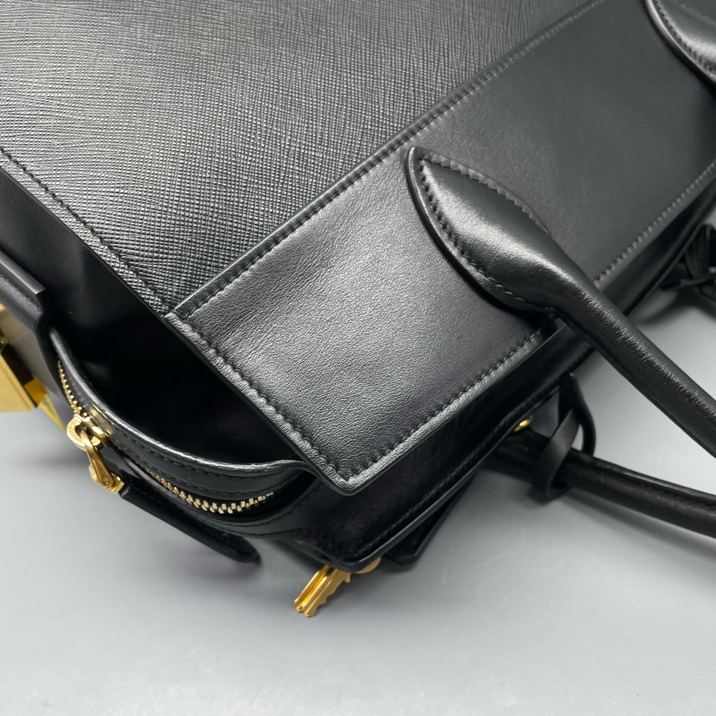 Prada - Galleria - Leather - Black - (medium)