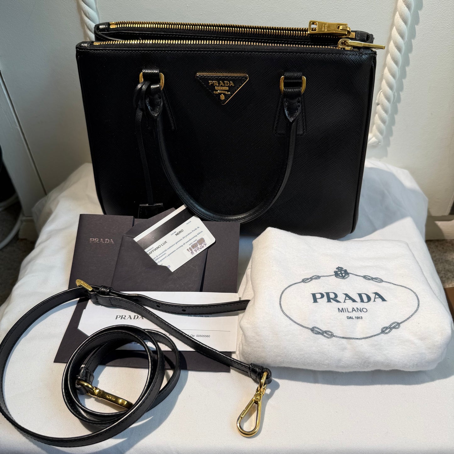 Prada - Galleria - Leather - Black - (medium)