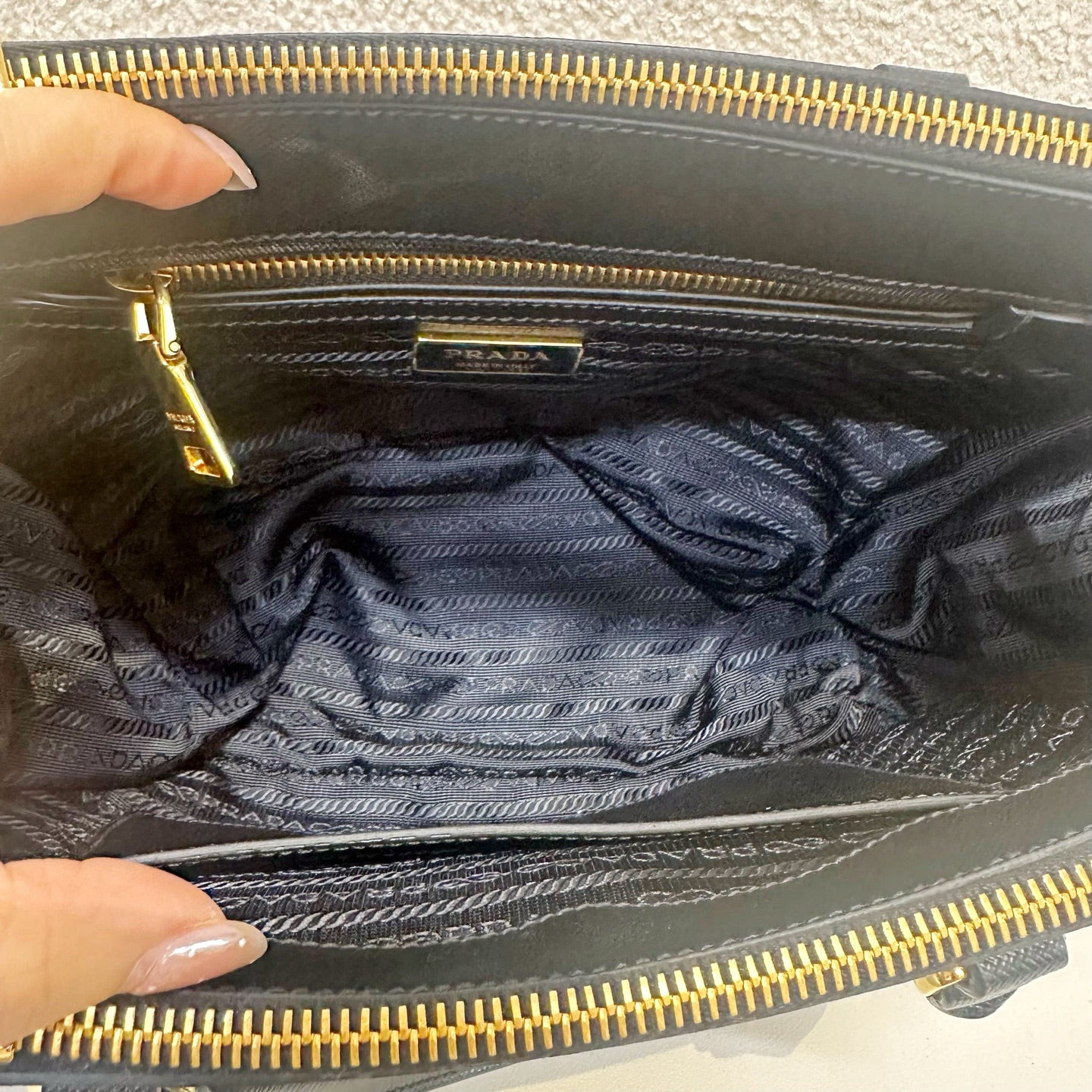Prada - Galleria - Leather - Black - (medium)