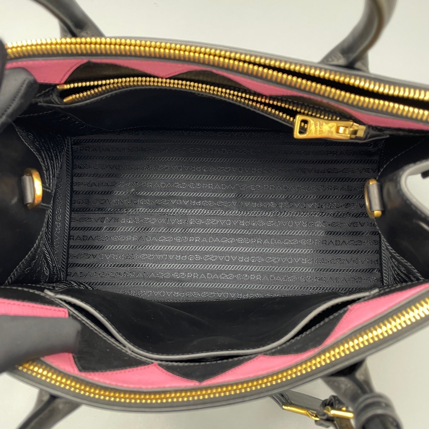 Prada - Galleria - Leather - Black - (Medium)
