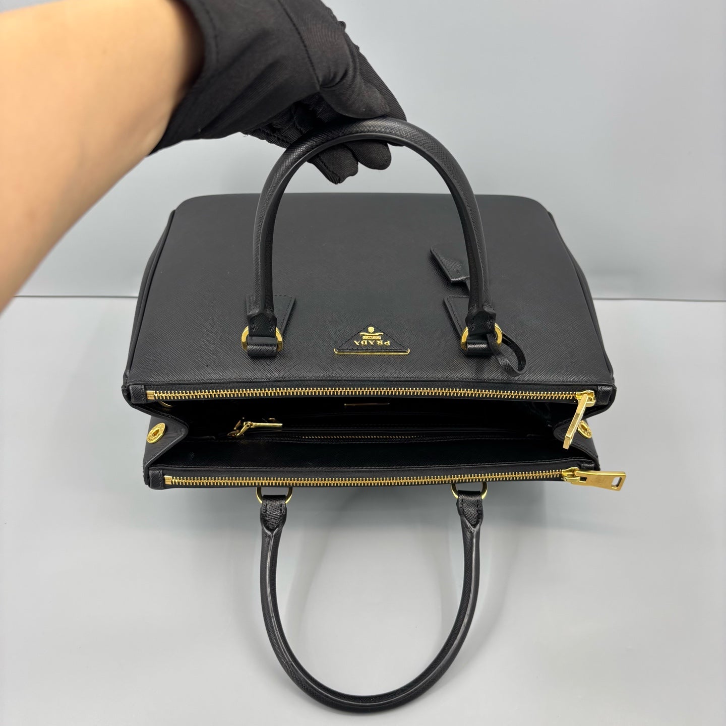 Prada - Galleria - Leather - Black - (medium)