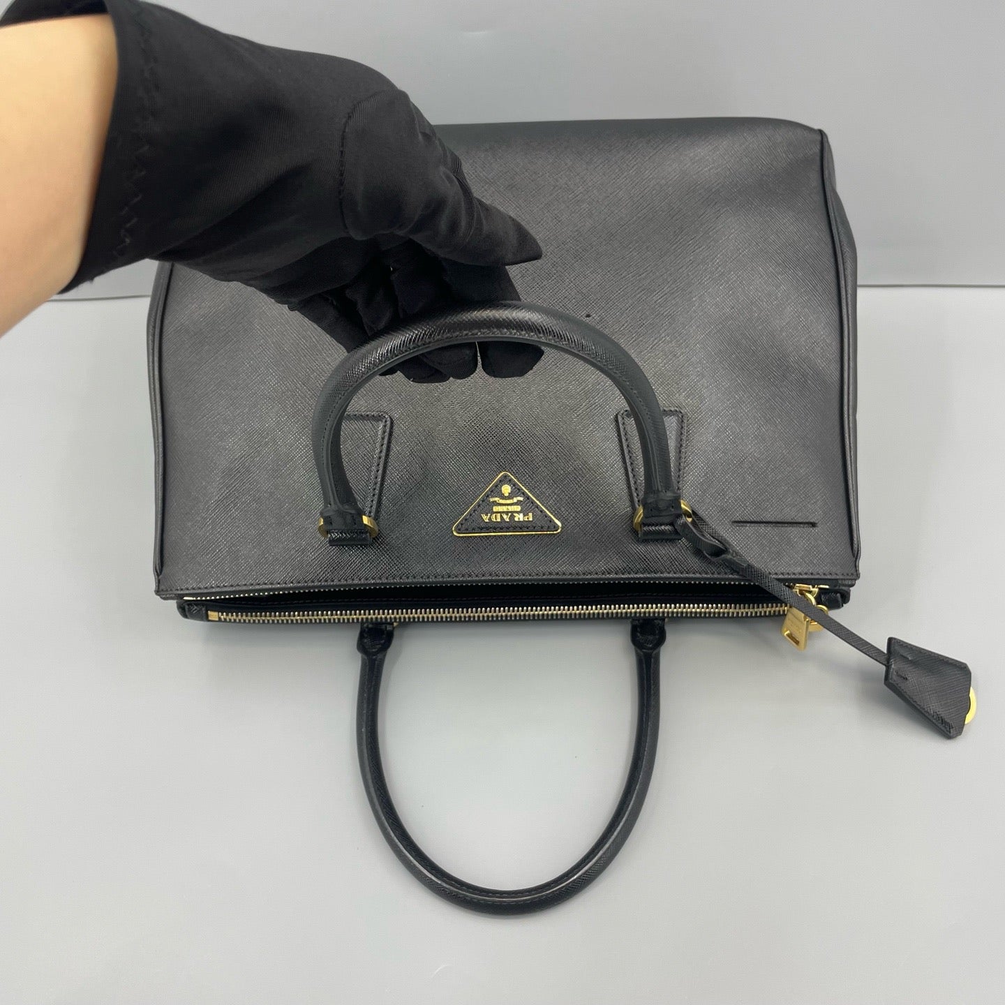 Prada - Galleria - Leather - Black - (medium)